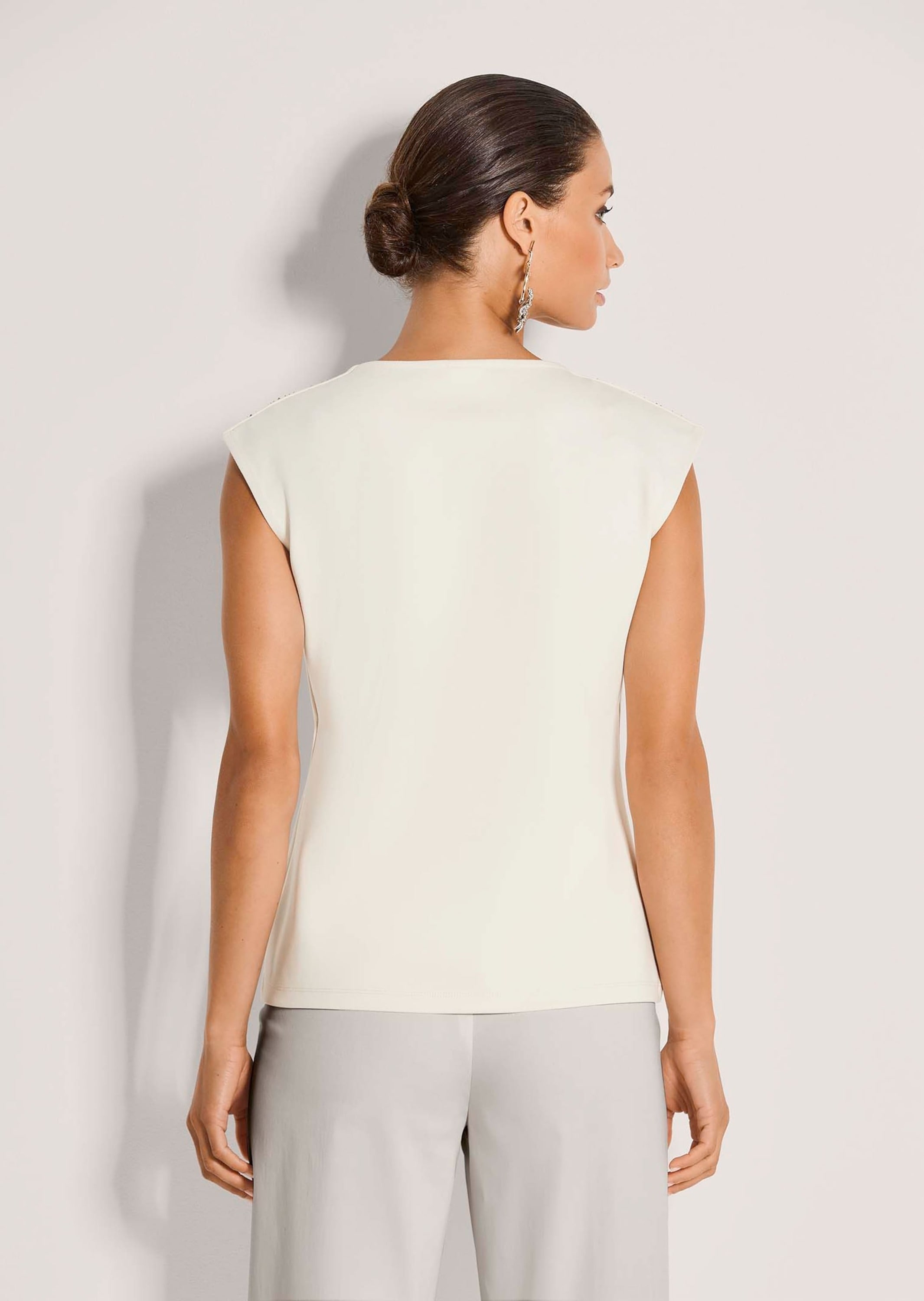 MADELEINE Kurzarmshirt »Shirt Elegantes Shirt mit V-Ausschnitt, ärmellos« Strass-Dekoration