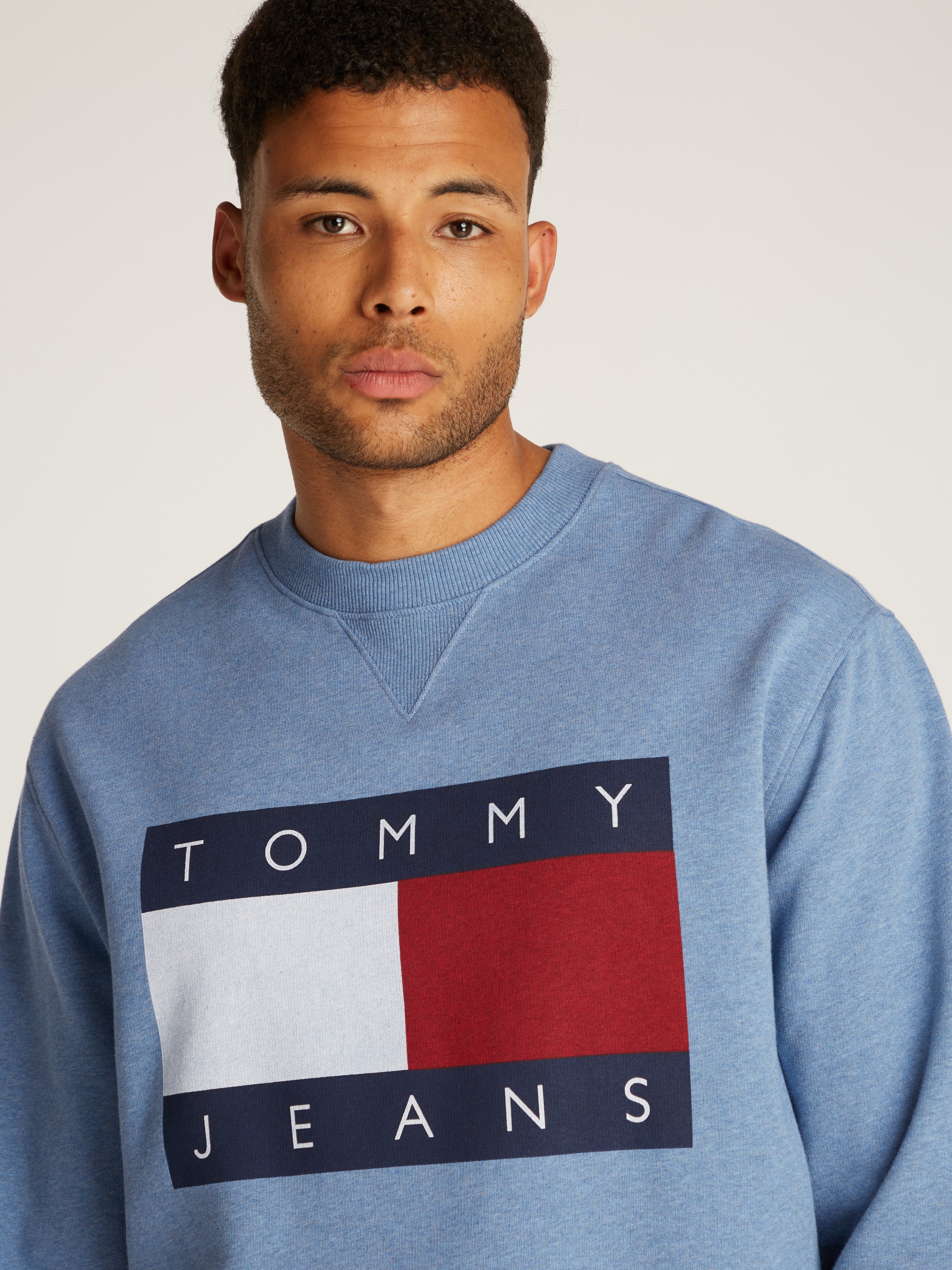 Tommy Jeans Sweatshirt »TJM MELANGE FLAG CREW«, mit großem Logo
