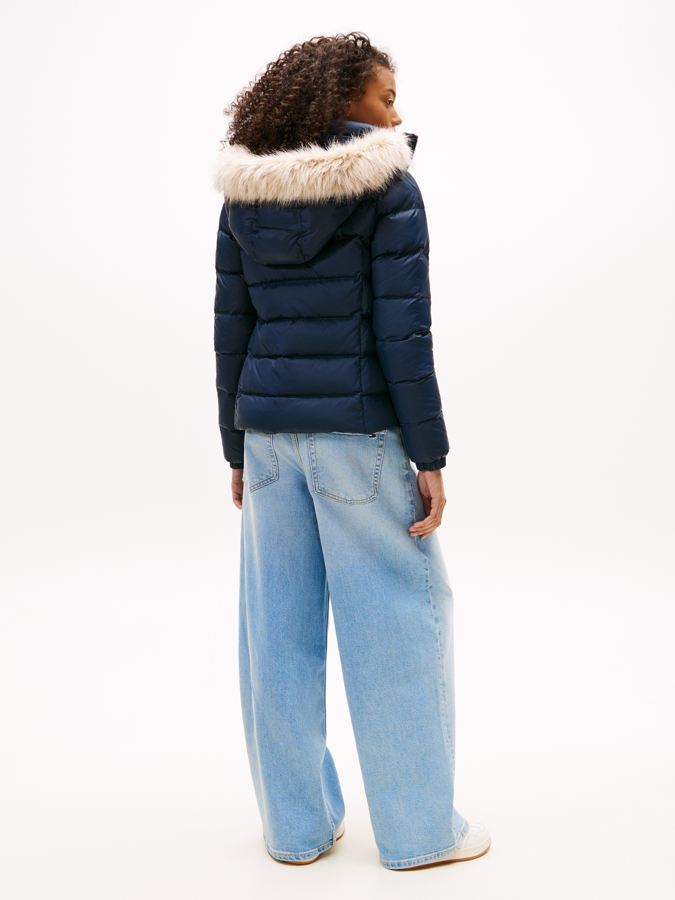 Tommy Jeans Steppjacke »TJW BASIC HOODED DOWN JACKET EXT« mit Kapuze mit Logostickerei