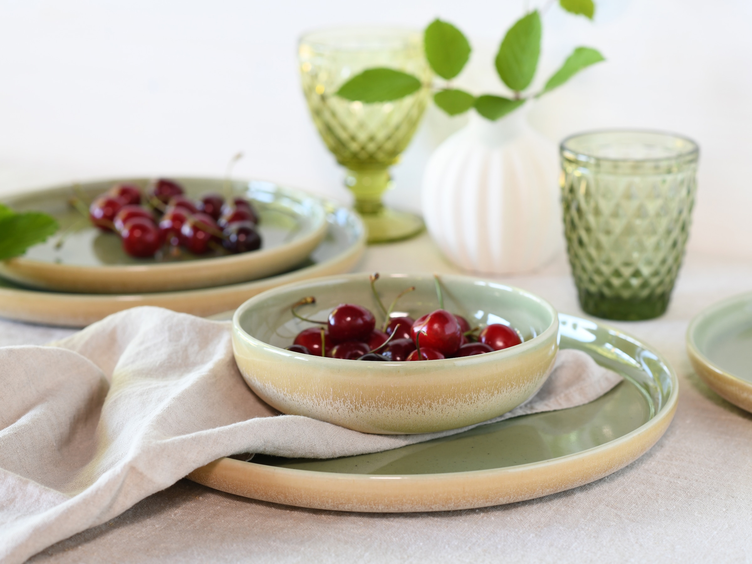 CreaTable Teller-Set »Uno Romana Grün, Tellerset 12-tlg« Sprenkel, Seidenmatte Glasur