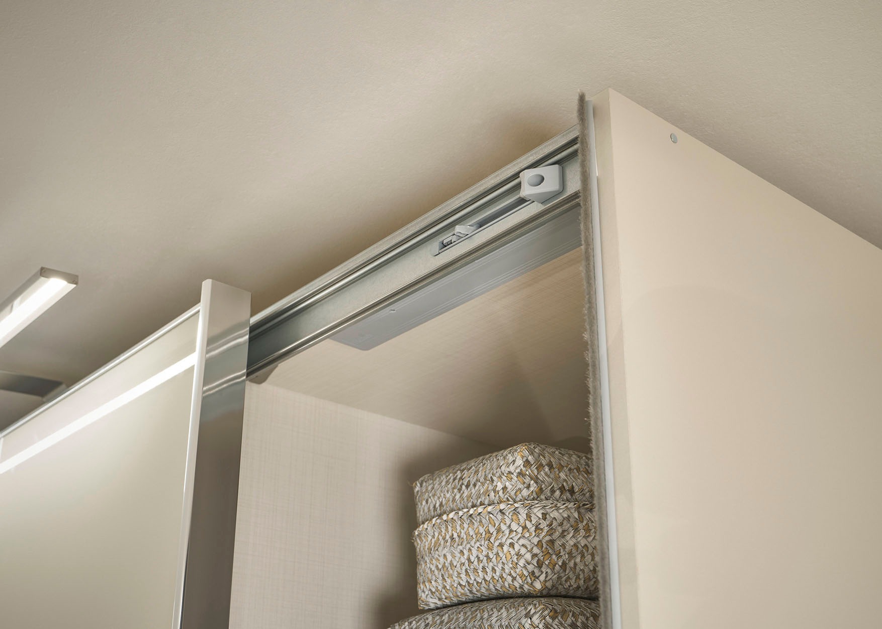 STAUD Schwebetürenschrank »Sonett 200 G, Made in Germany« mit vier verschiedenen Ausstattungsvarianten