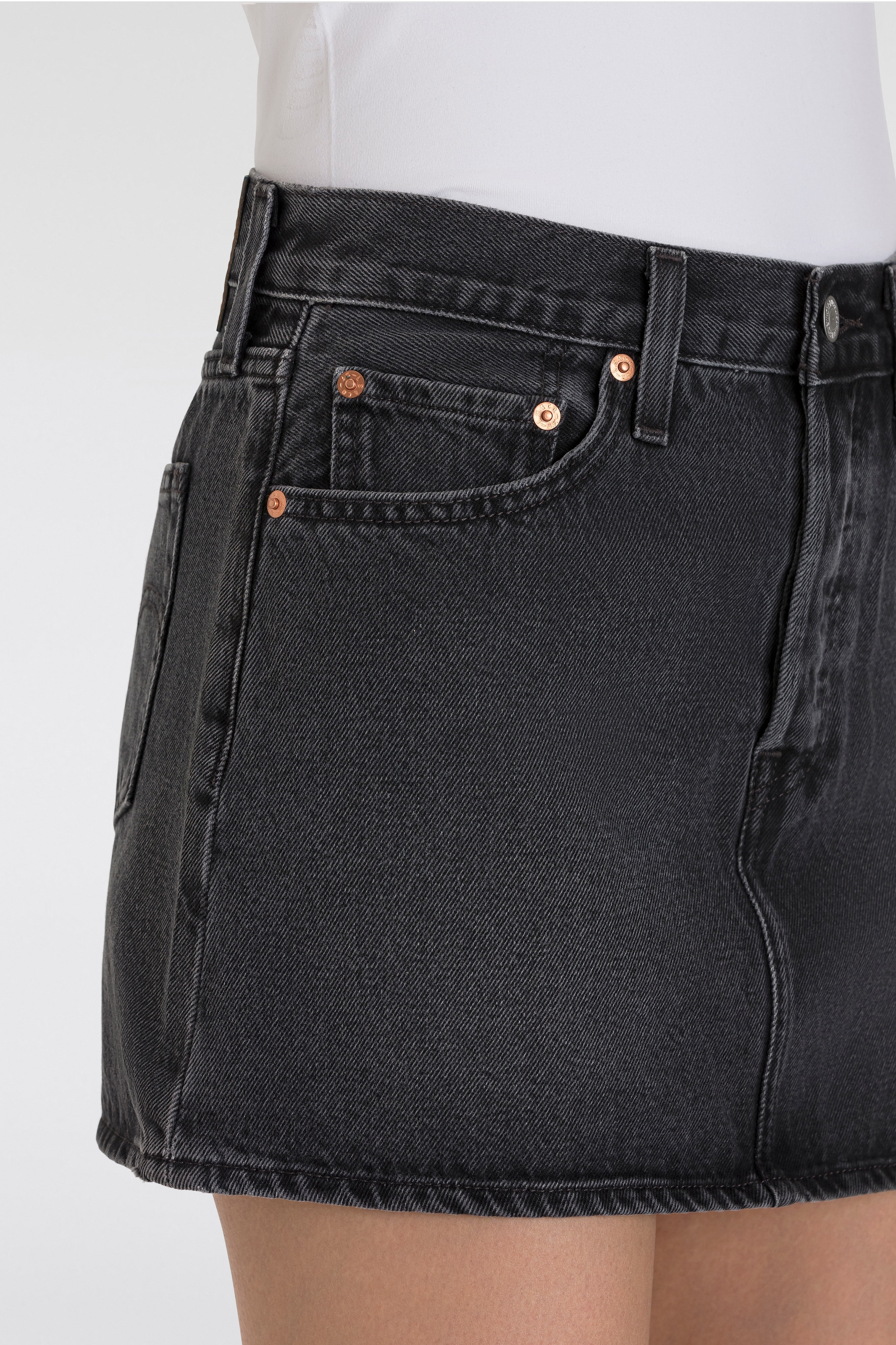 Levi's® Jeansrock »ICON SKIRT«, mit Used-Effekten und ausgefransten Kanten