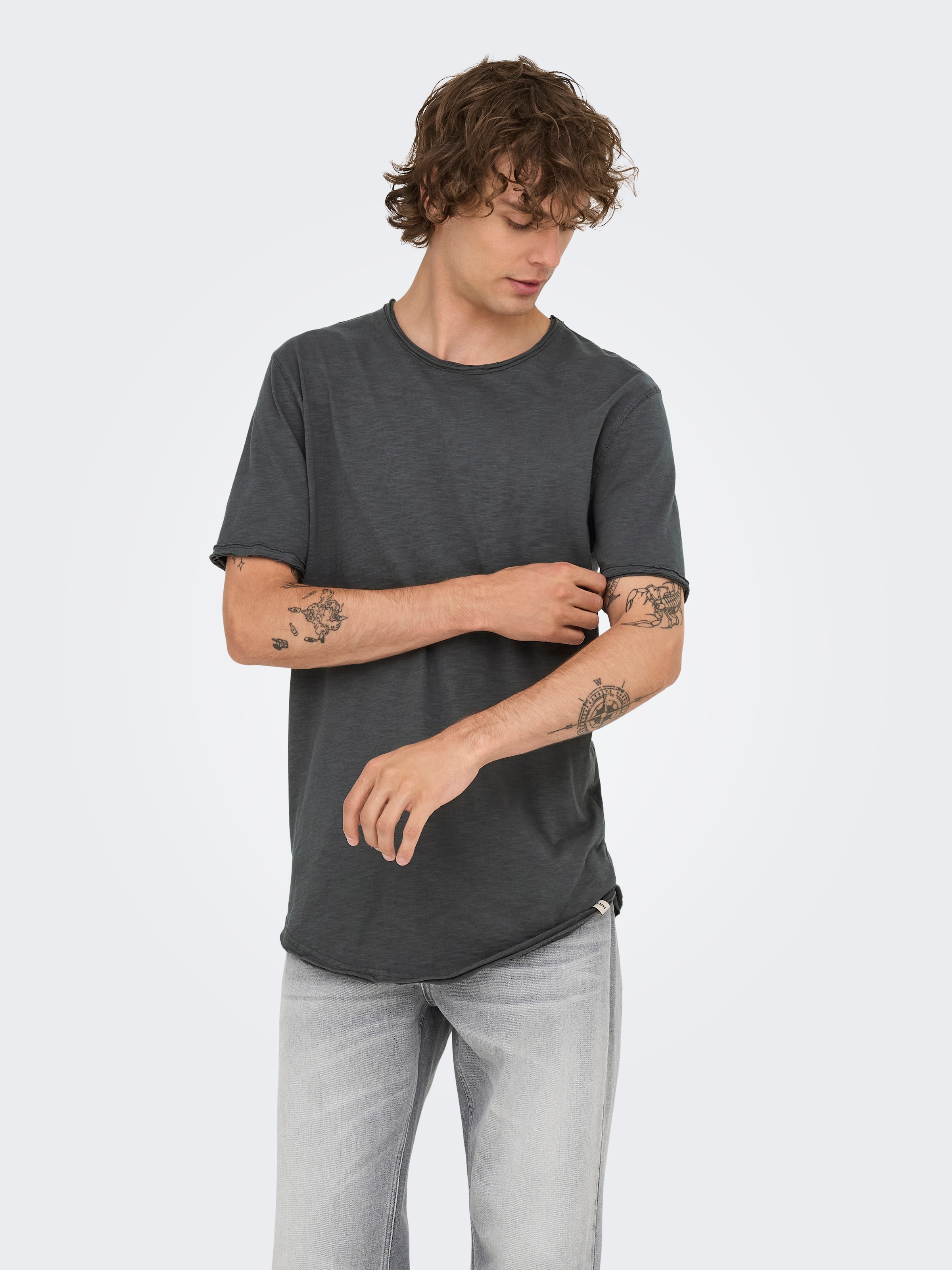 ONLY & SONS Rundhalsshirt »ONSBENNE LONGY SS TEE NF 7822 NOOS« Baumwolle, lang geschnitten