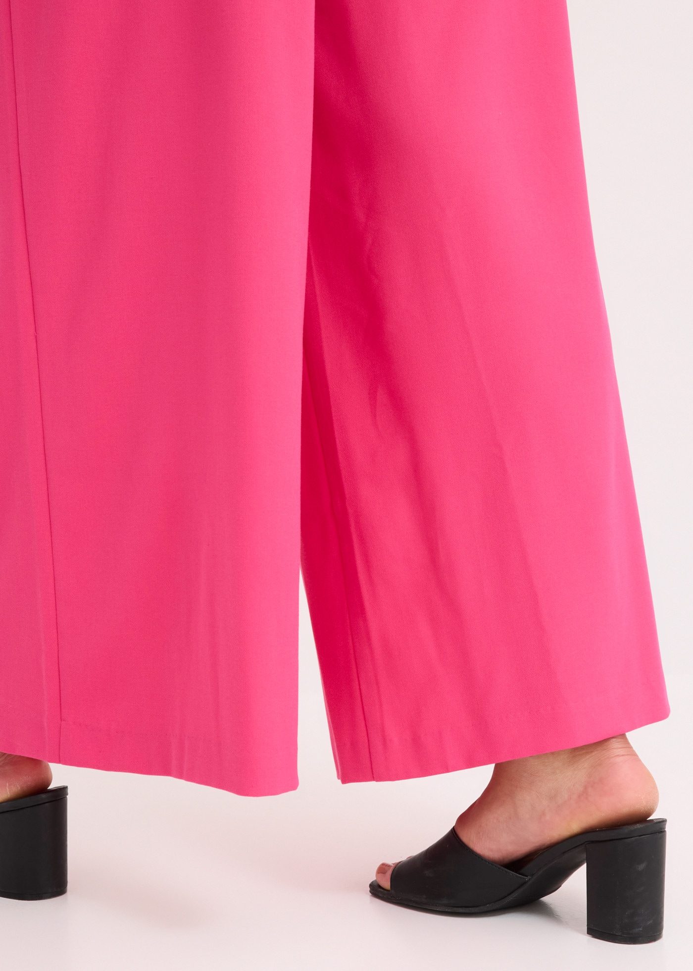 bonprix Bundfaltenhose  lockerer Schnitt, mit Elasthan-Anteil, inklusive Gürtel