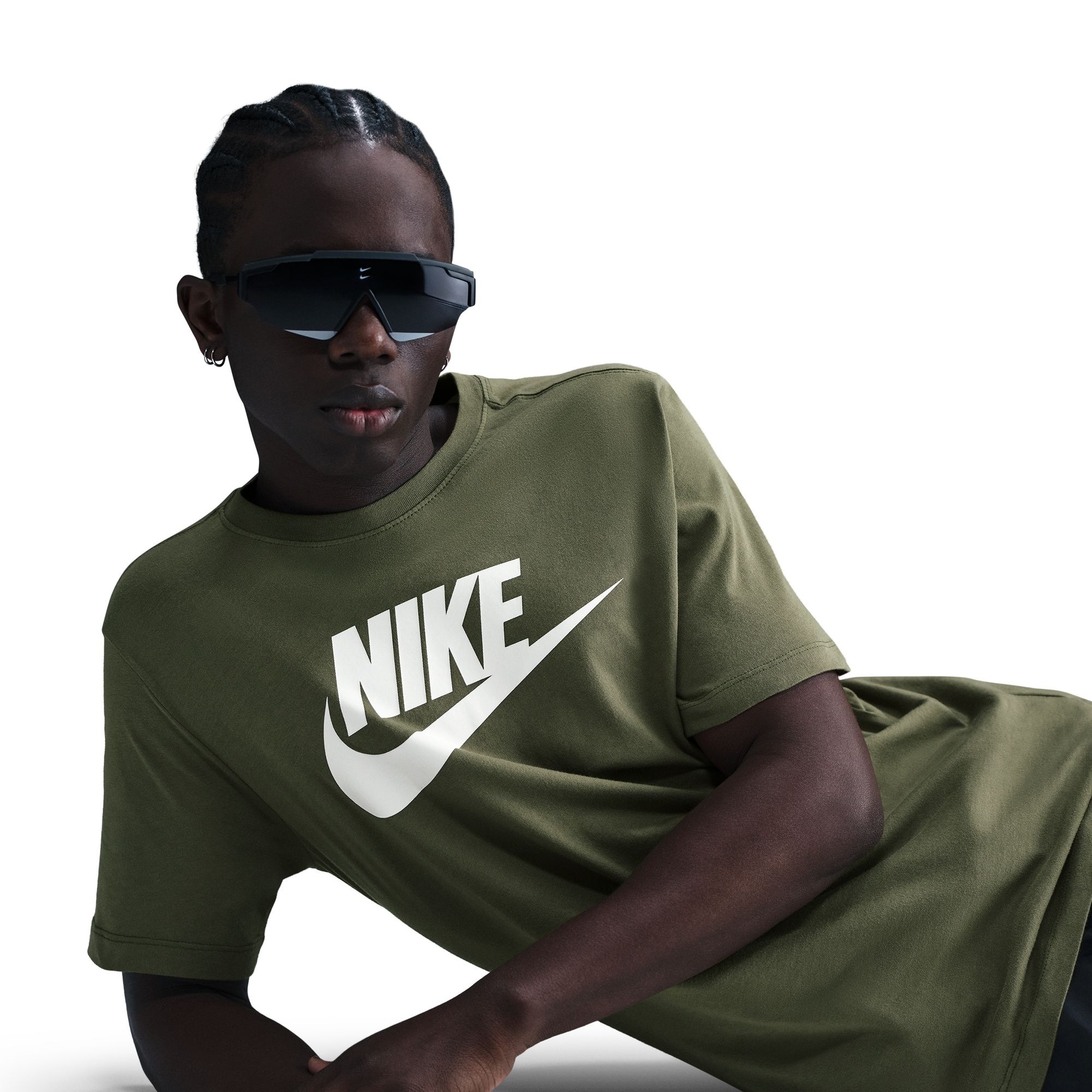 Nike Sportswear T-Shirt »M NSW TEE ICON FUTURA« mit klassischem Logodruck auf der Brust, Kurzarm-Design, normale Länge