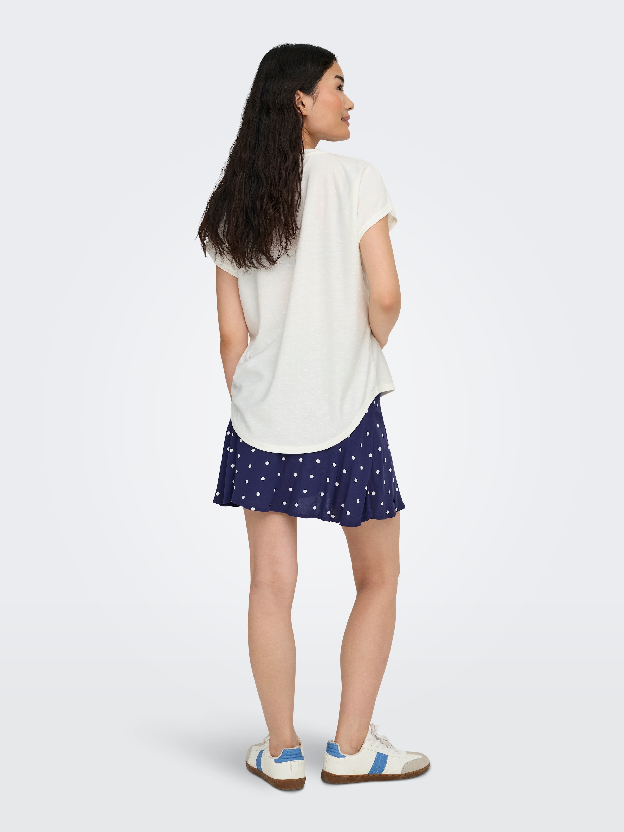 ONLY Kurzarmshirt »ONLMOLLY S/S O-NECK DOBBY TOP JRS« Materialmix, regular fit, Rundhals