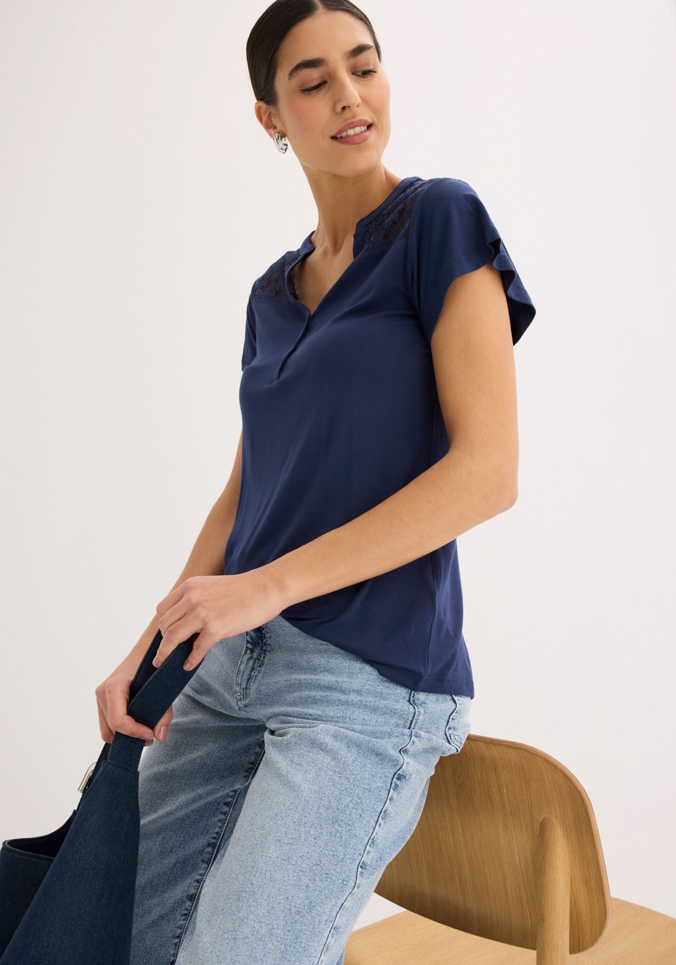 bonprix Henleyshirt »Henleyshirt aus Viskose-Mix« figurumschmeichelnde Passform, Kurzarm, aus Viskose-Mix mit Elasthan