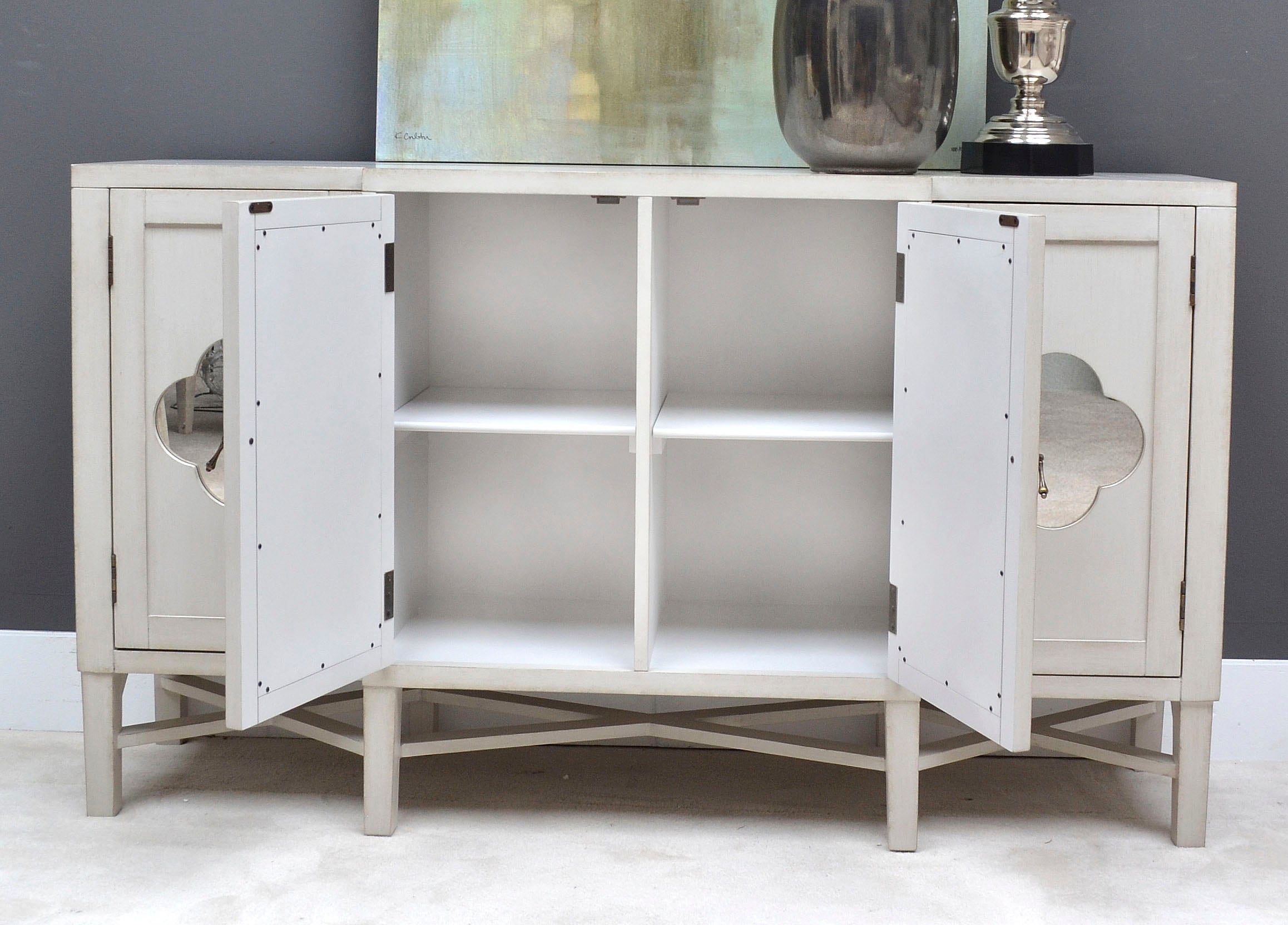 Leonique Sideboard »Juliette«, mit ausgefrästen Ornamenten