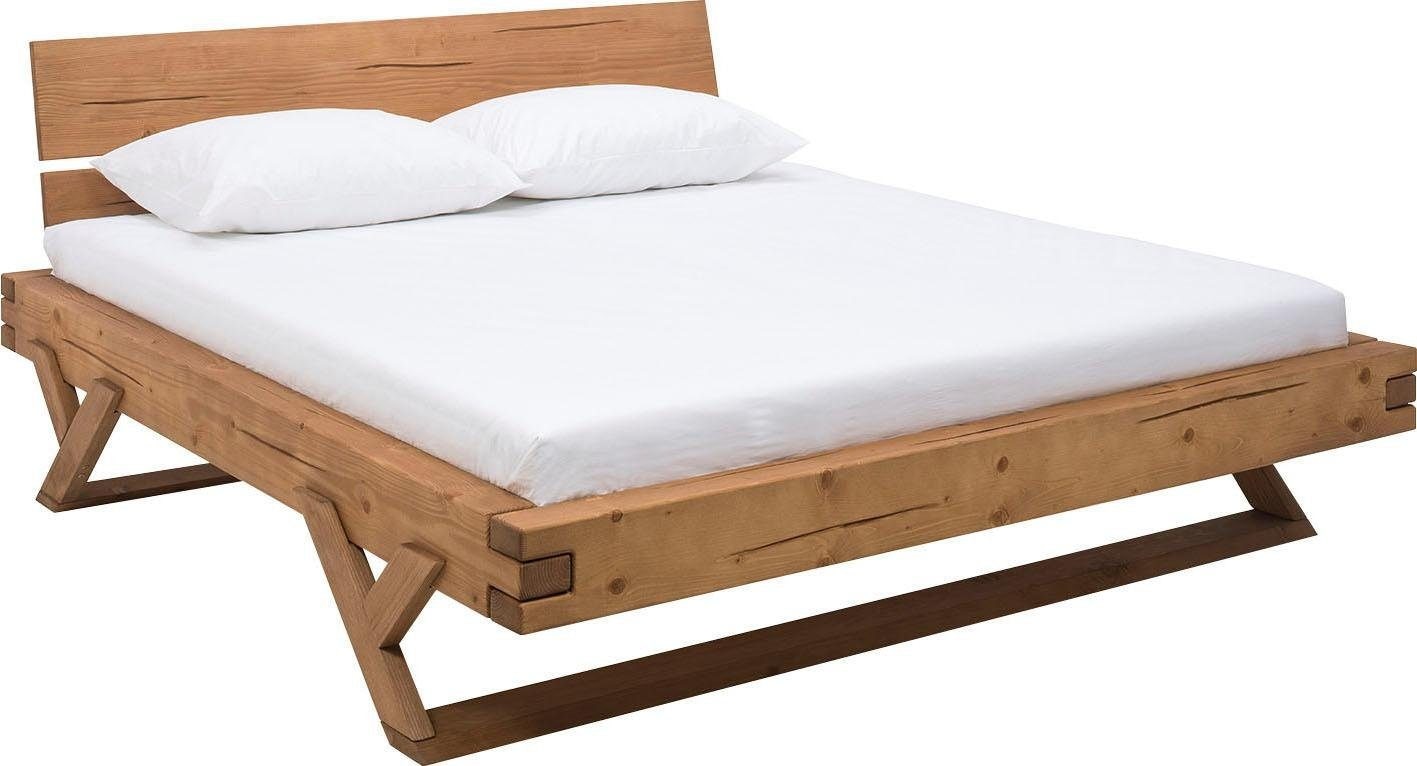 SalesFever Massivholzbett »Eik: Elegantes Bett aus Massivholz« Tradition trifft Moderne: Unikates Balkenbett mit Y-Füßen
