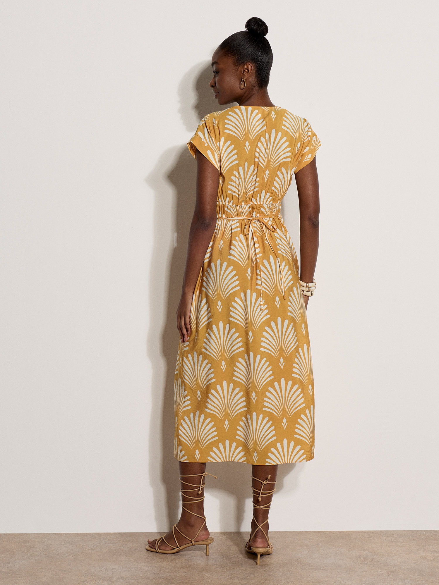 Apricot Midikleid »Midaxi-Kleid mit Fächerprint« mit Bindeband