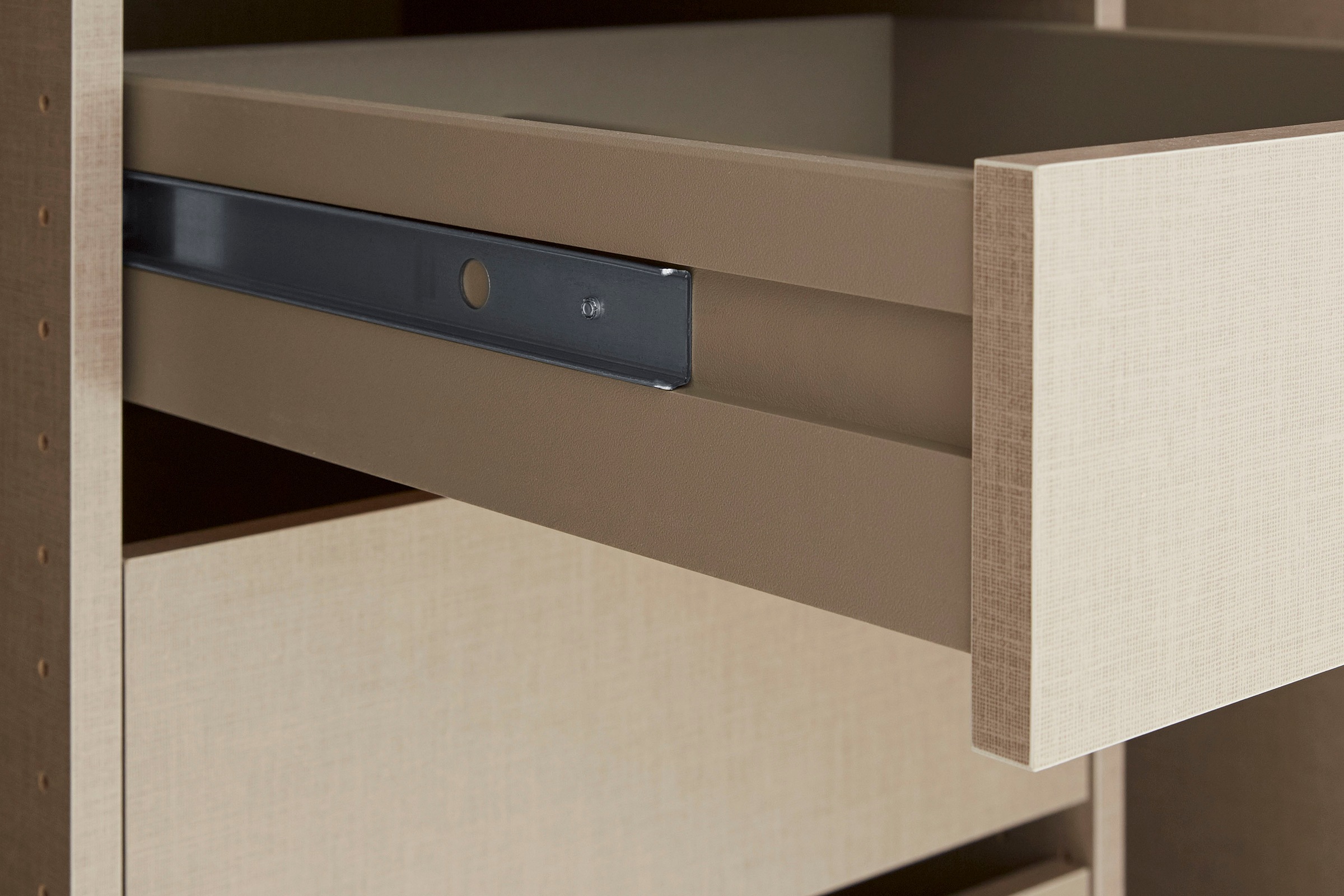 rauch Drehtürenschrank »Kleiderschrank Schrank Garderobe TOPSELLER OTELI inkl. Inneneinteilung«, (erhältlich in Breiten 91-360 cm, ab Breite 136cm inkl. Innenschubladen), mit zusätzlichen Einlegeböden, optional mit Spiegel MADE IN GERMANY
