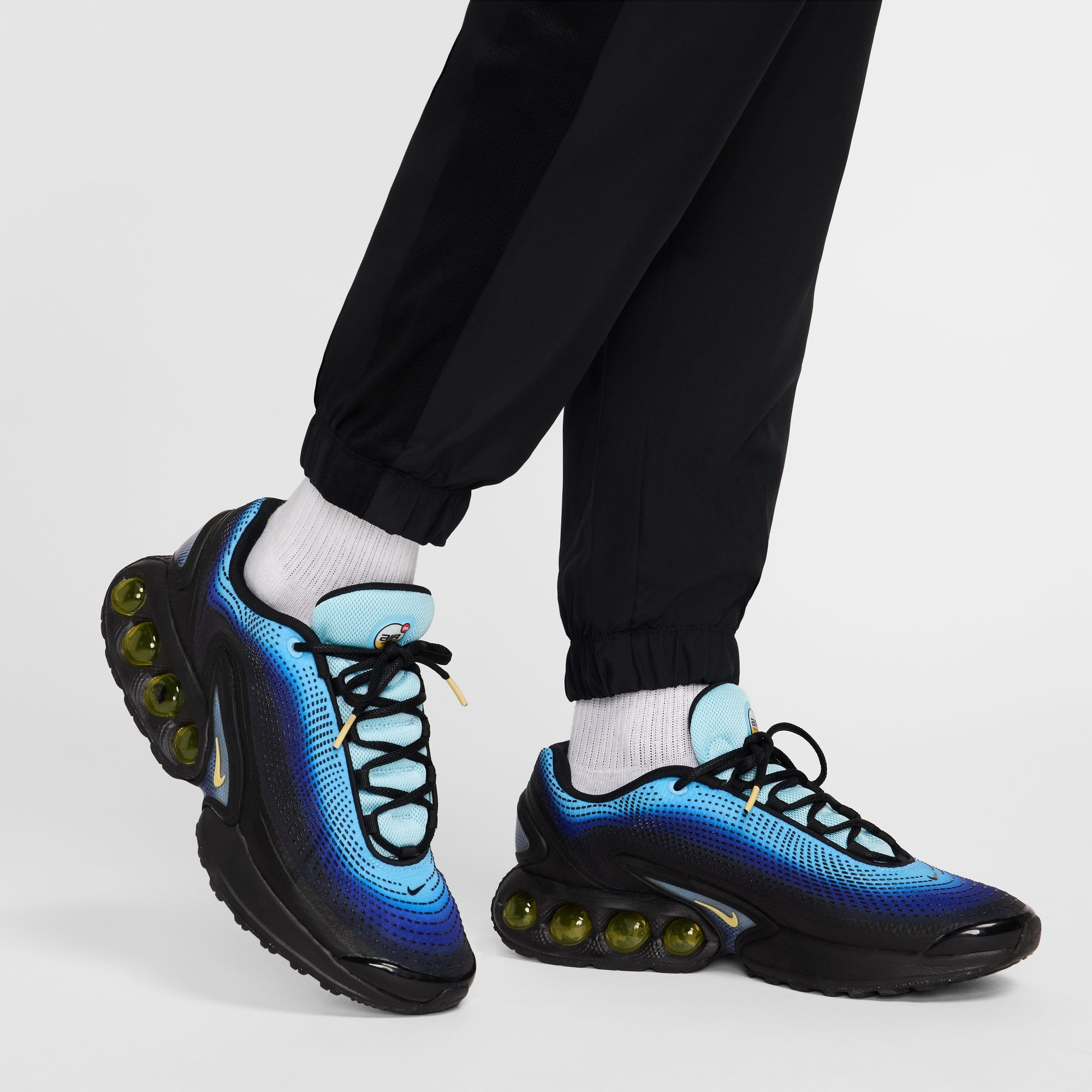 Nike Trainingshose »M NK DF ACD25 TRK PANT WP BR«  Trainingshose aus Polyester, in den Größen S bis XXL