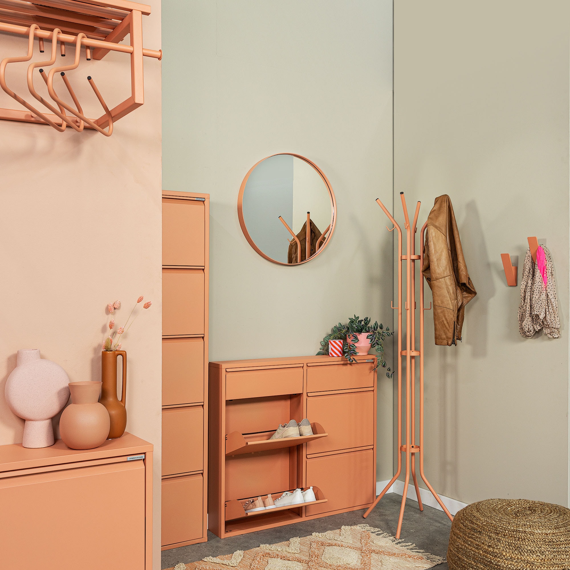Spinder Design Garderobenständer »Jessy«, (1 St.), Platzsparender Garderobenständer aus Stahl, 8 Haken & Schirmständer