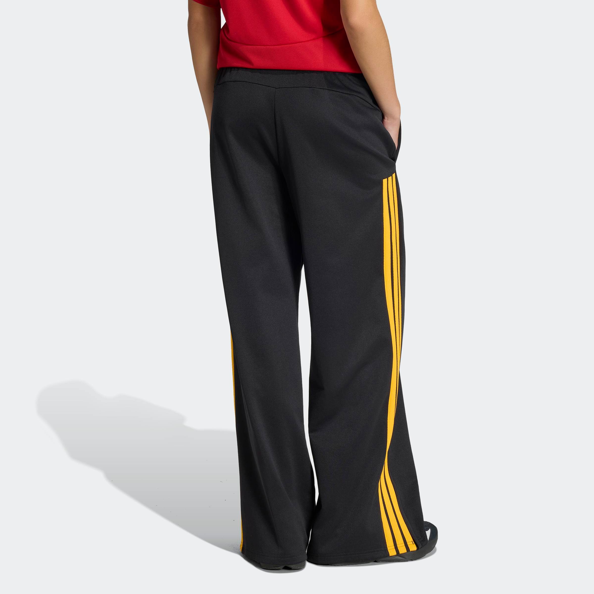 adidas Sportswear Sporthose »HOUSE OF TIRO, WEITES BEIN«  sportlicher Stil, für Training und Freizeit, mit Kordelverschluss