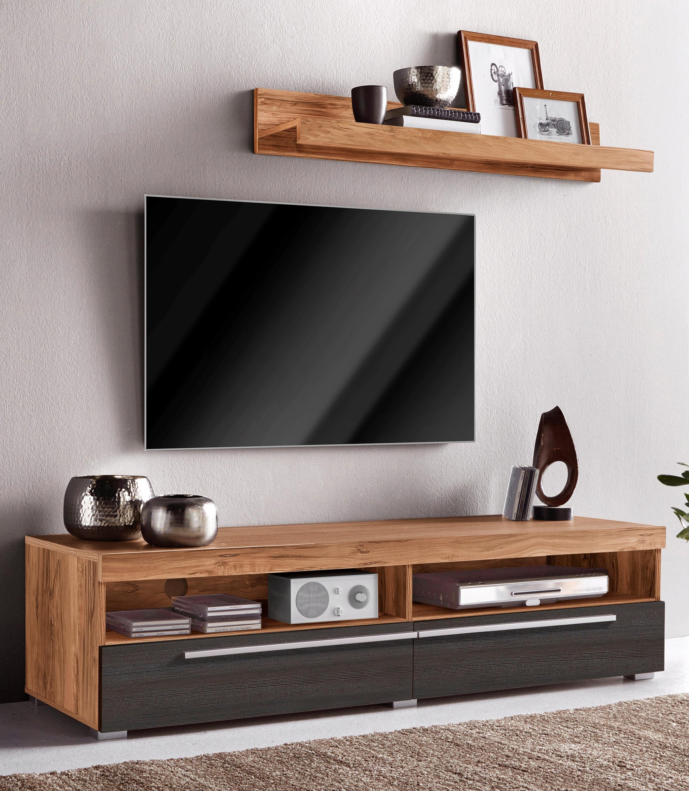 TV-Lowboard in Holzoptik mit grauen Schubladen