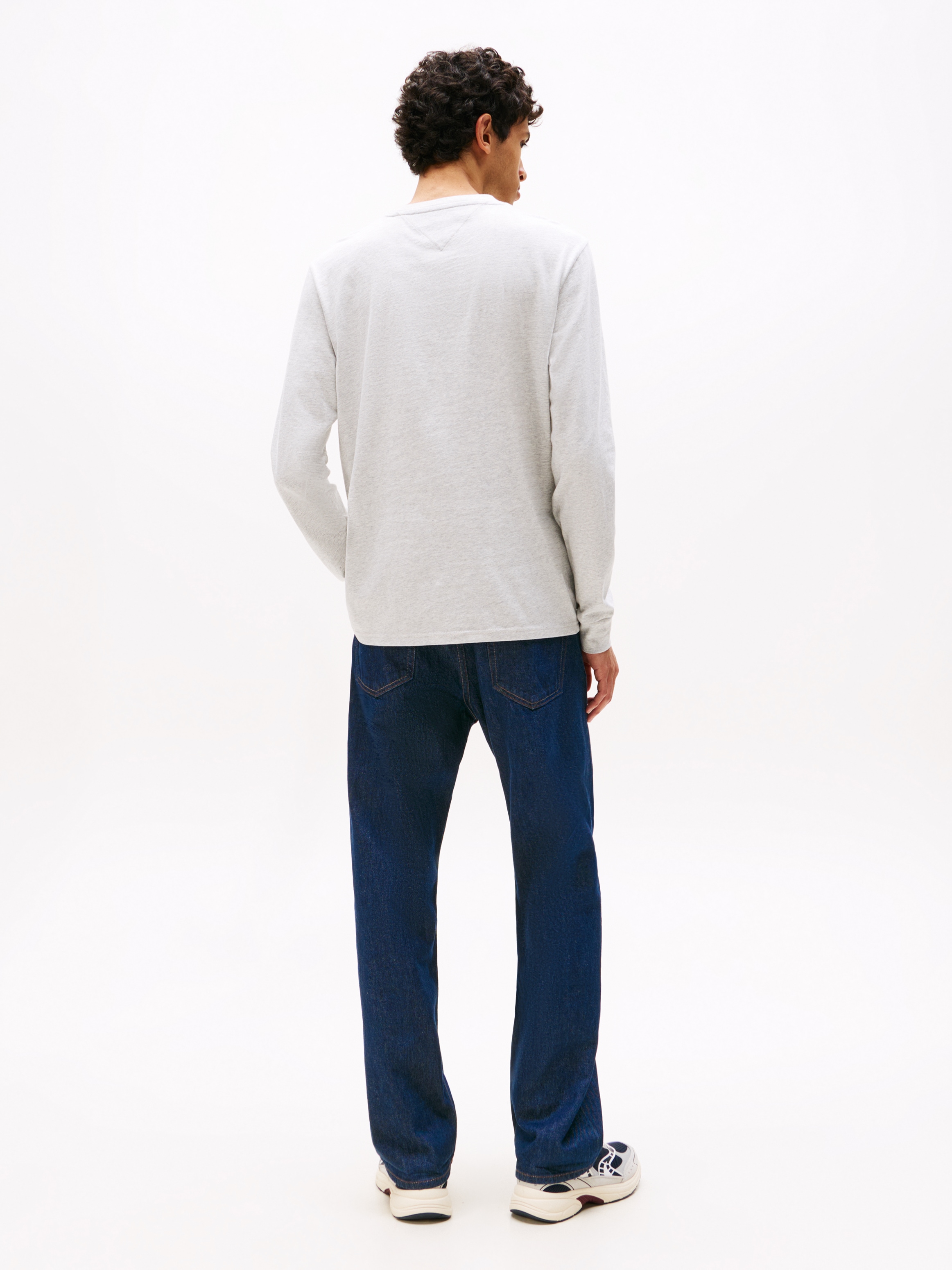Tommy Jeans Langarmshirt »TJM SLIM CHEST LINEAR LS TEE EXT«, Mit Rundhalsausschnitt