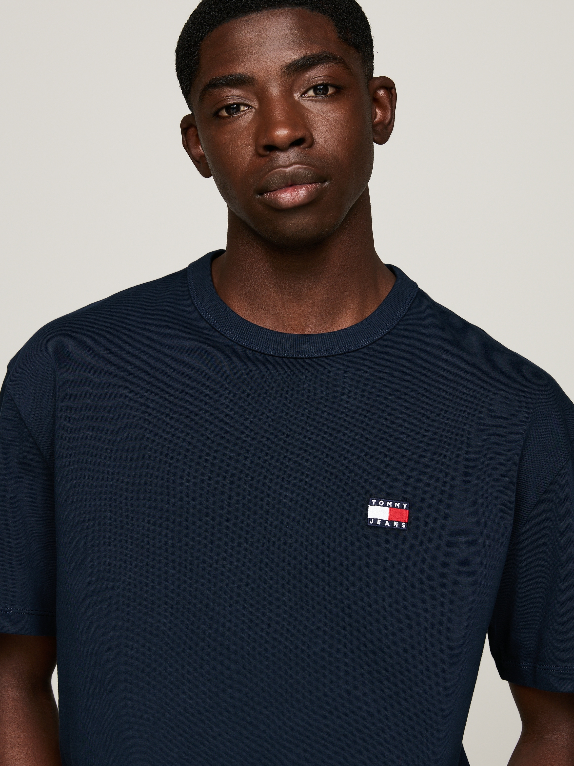 Tommy Jeans T-Shirt »TJM REG BADGE TEE EXT«, mit Rundhalsausschnitt