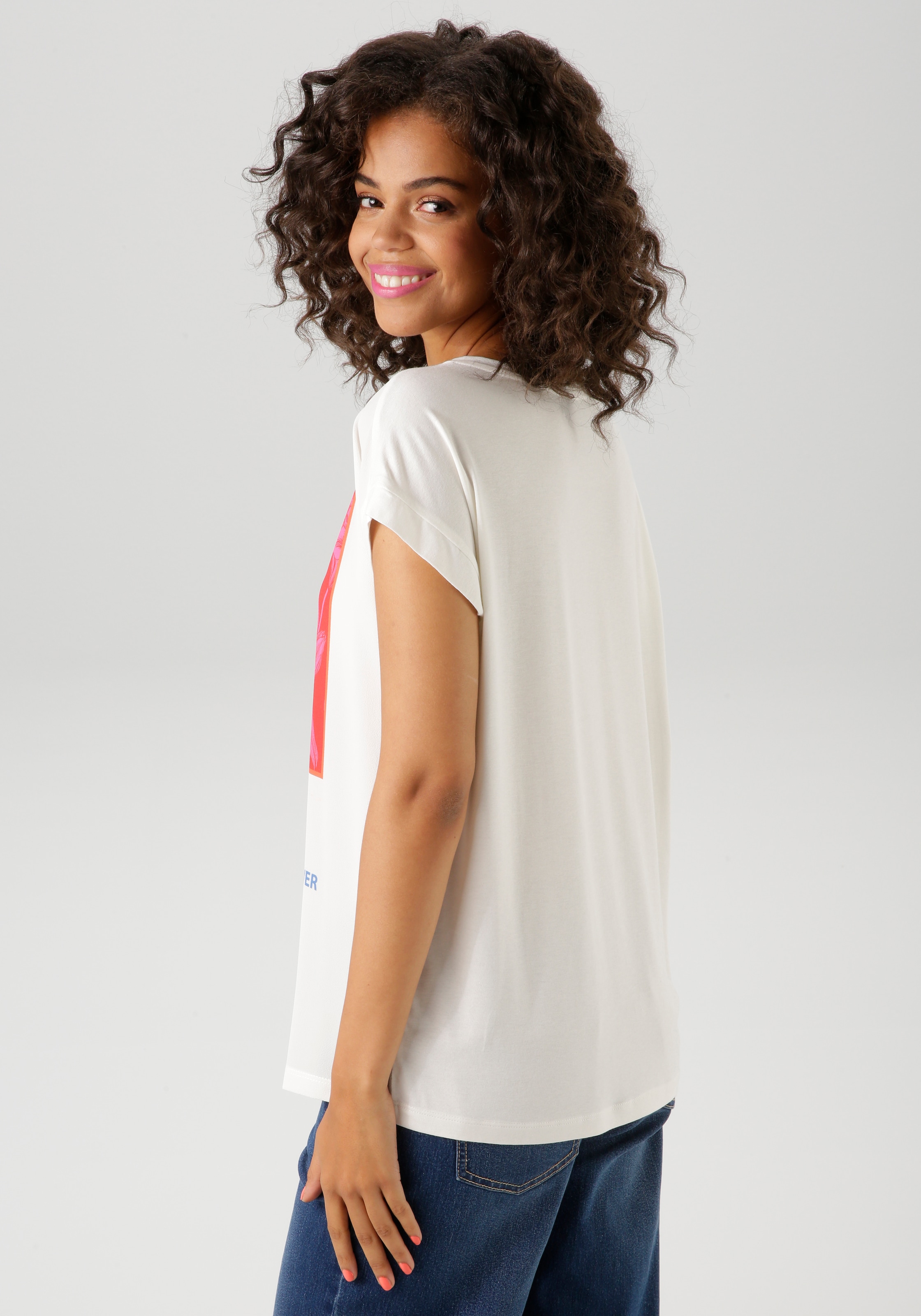 Aniston CASUAL Shirtbluse, mit kunstvollen Blumendruck und Statement-Schriftzug - NEUE KOLLEKTION