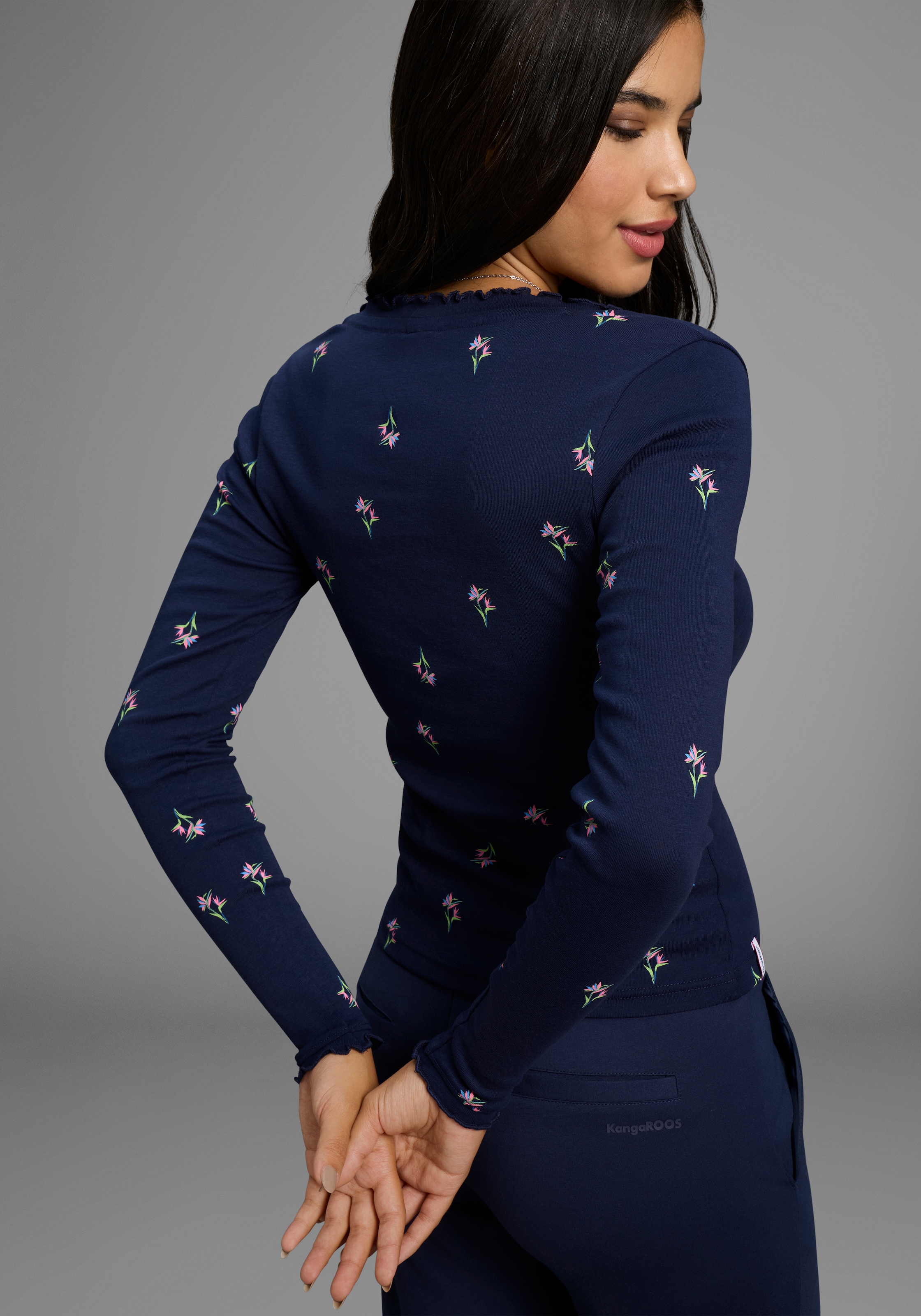 KangaROOS Langarmshirt, mit Blumendruck und Knopfleiste