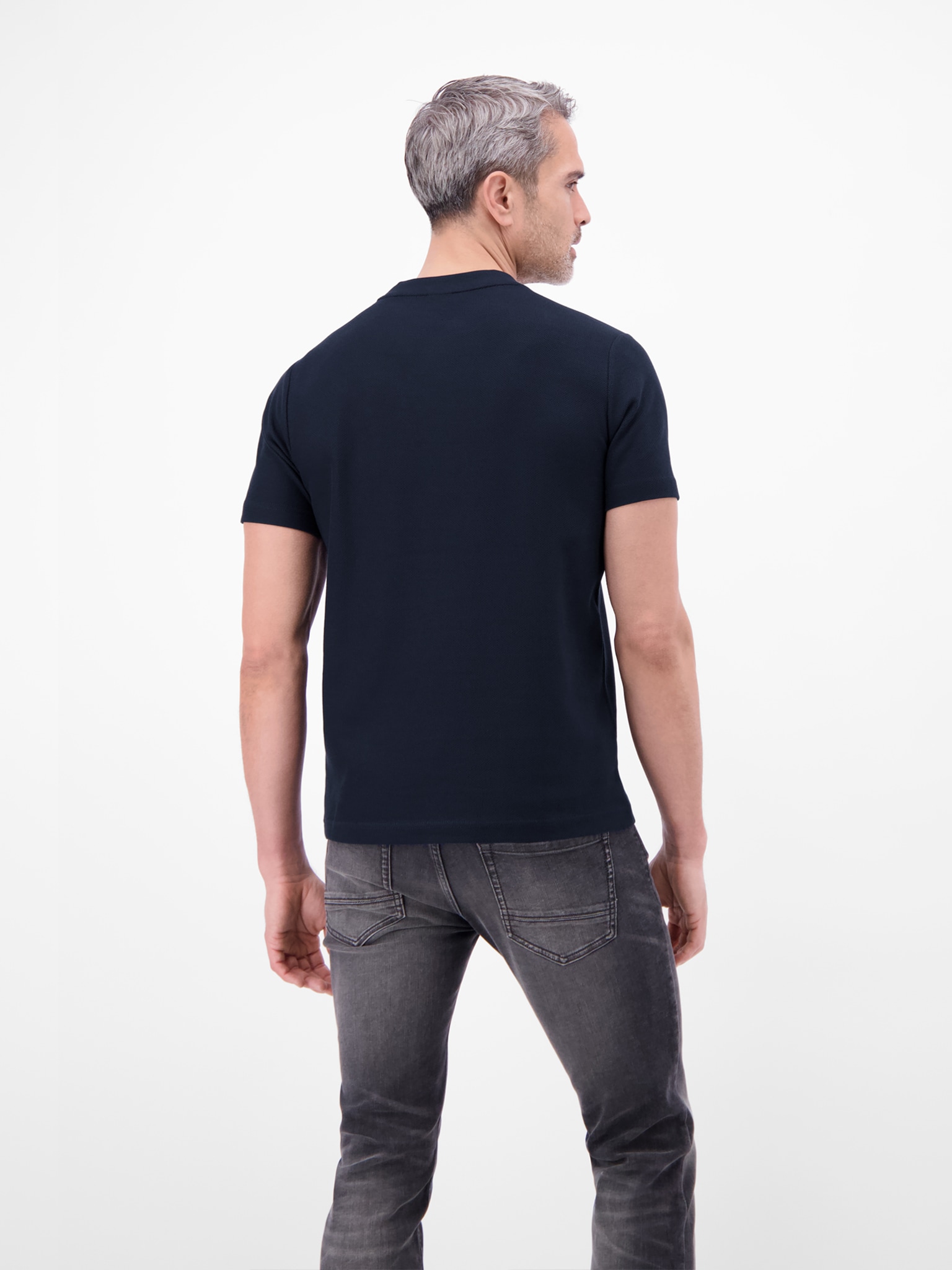 LERROS Rundhalsshirt mit Logo-Badge und in Waffle-Optik
