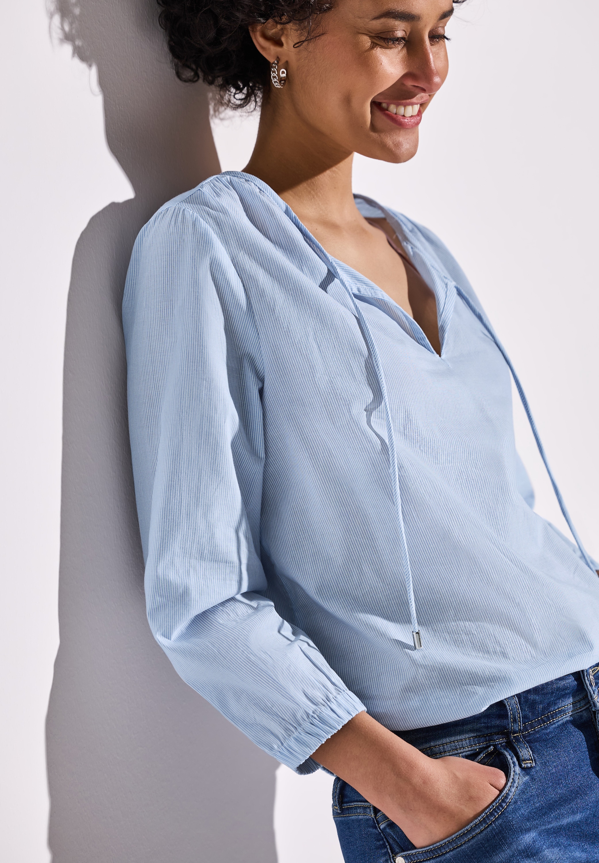 STREET ONE Shirtbluse, mit geschlitztem Ausschnitt mit Kordeln
