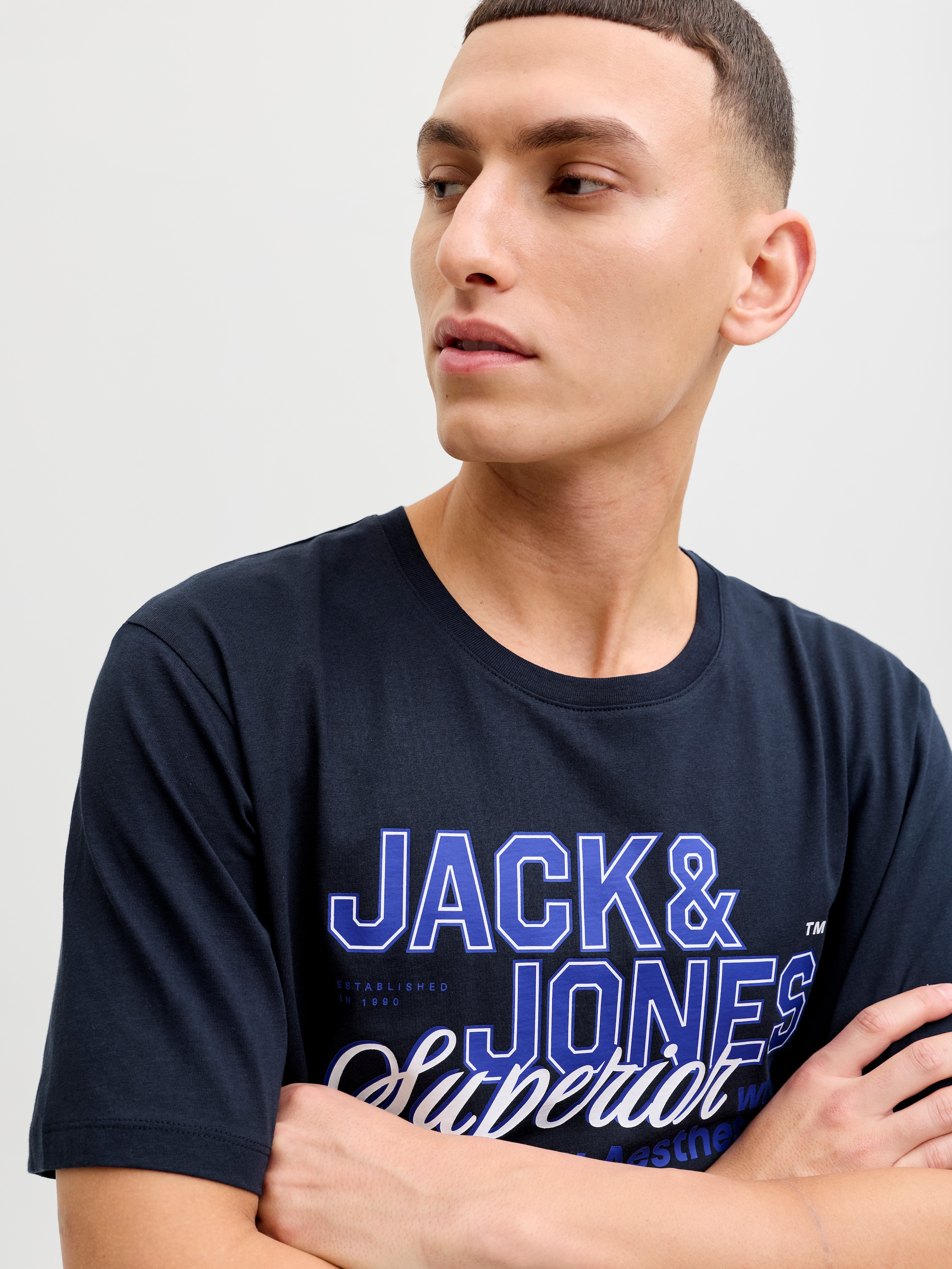 Jack & Jones Rundhalsshirt »JJELOGO TEE SS O-NECK 2 COL SS26 SN« mit Grafikprint