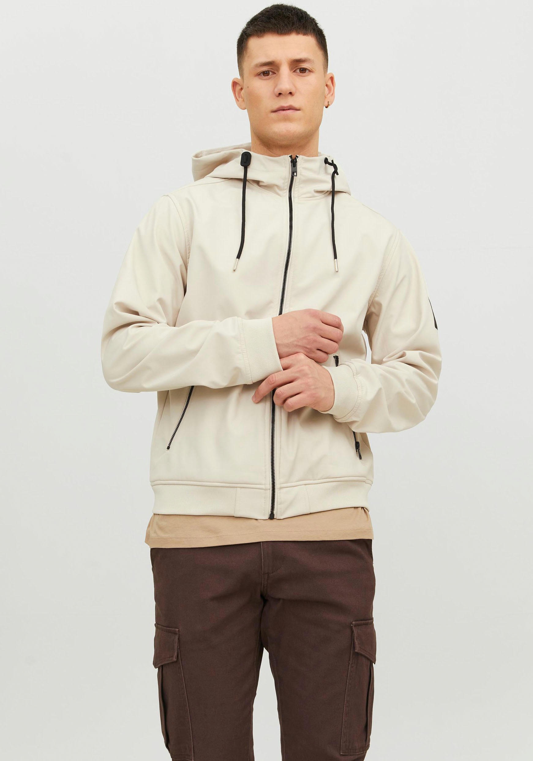 Jack & Jones Softshelljacke »JJEBASIC mit wasserabweisender Funktion«, mit Kapuze, mit Kordelzug