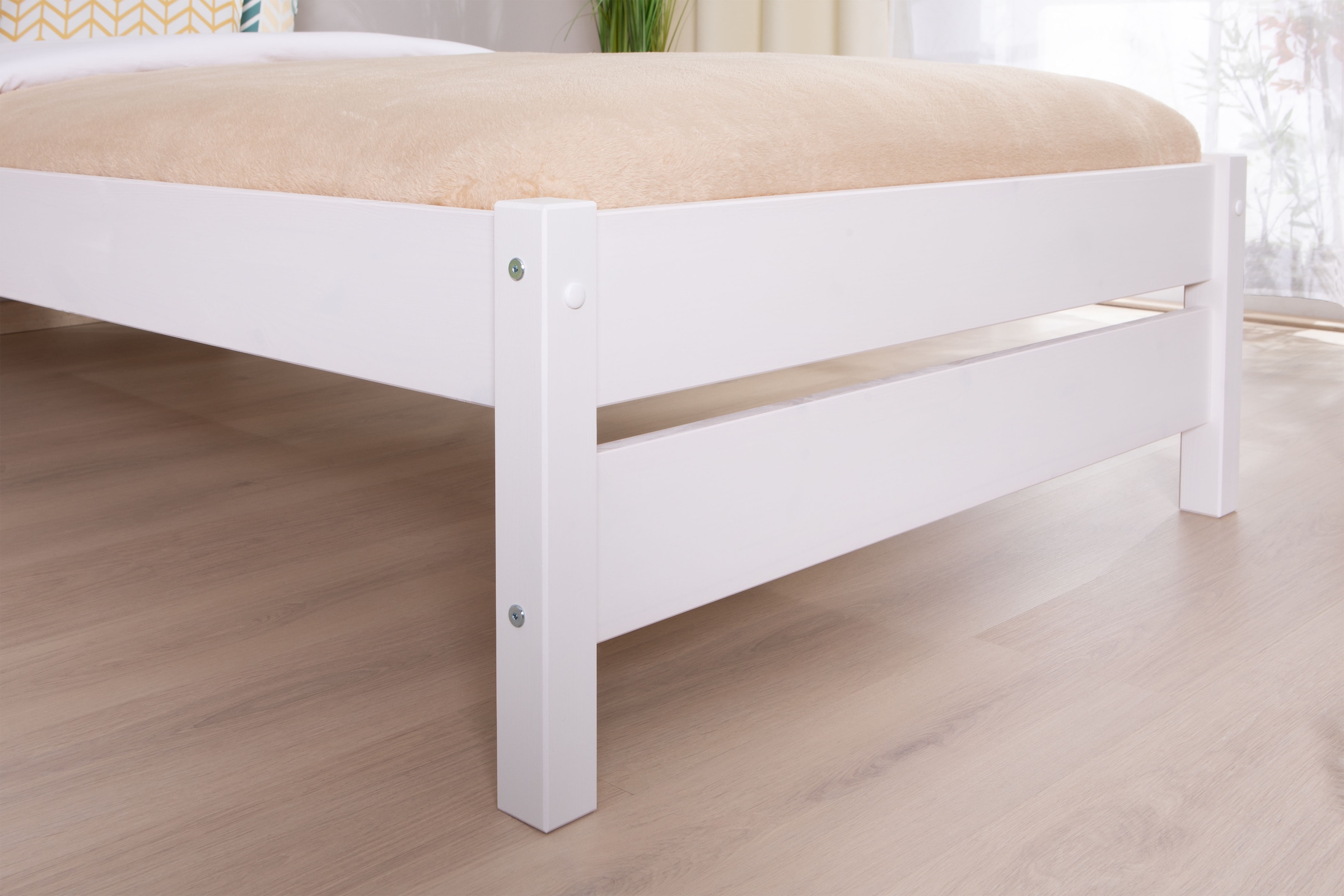 Ticaa Massivholzbett »Bora« ideal fürs Kinder- und Jugendzimmer, inklusive Rollrost