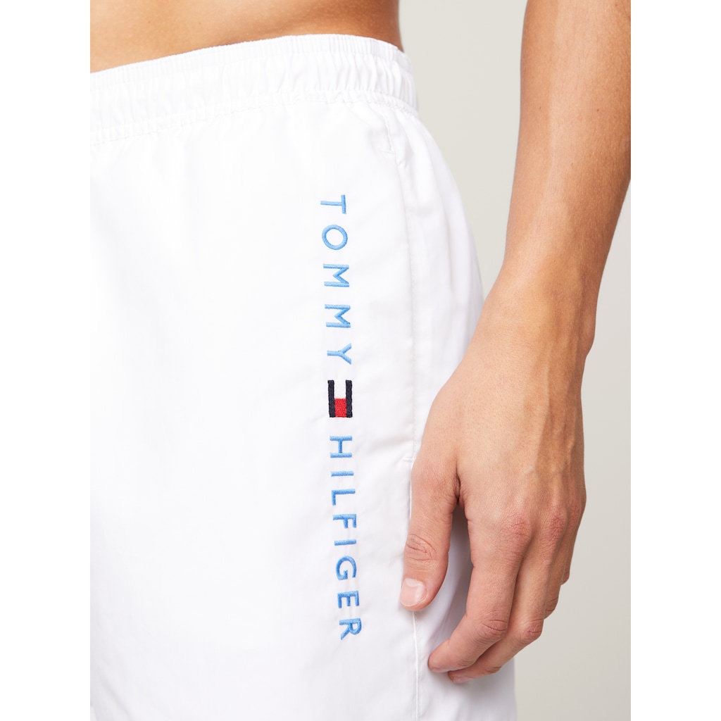 Tommy Hilfiger Swimwear Badeshorts »MEDIUM DRAWSTRING«, mit Logoschriftzug an der Hüfte
