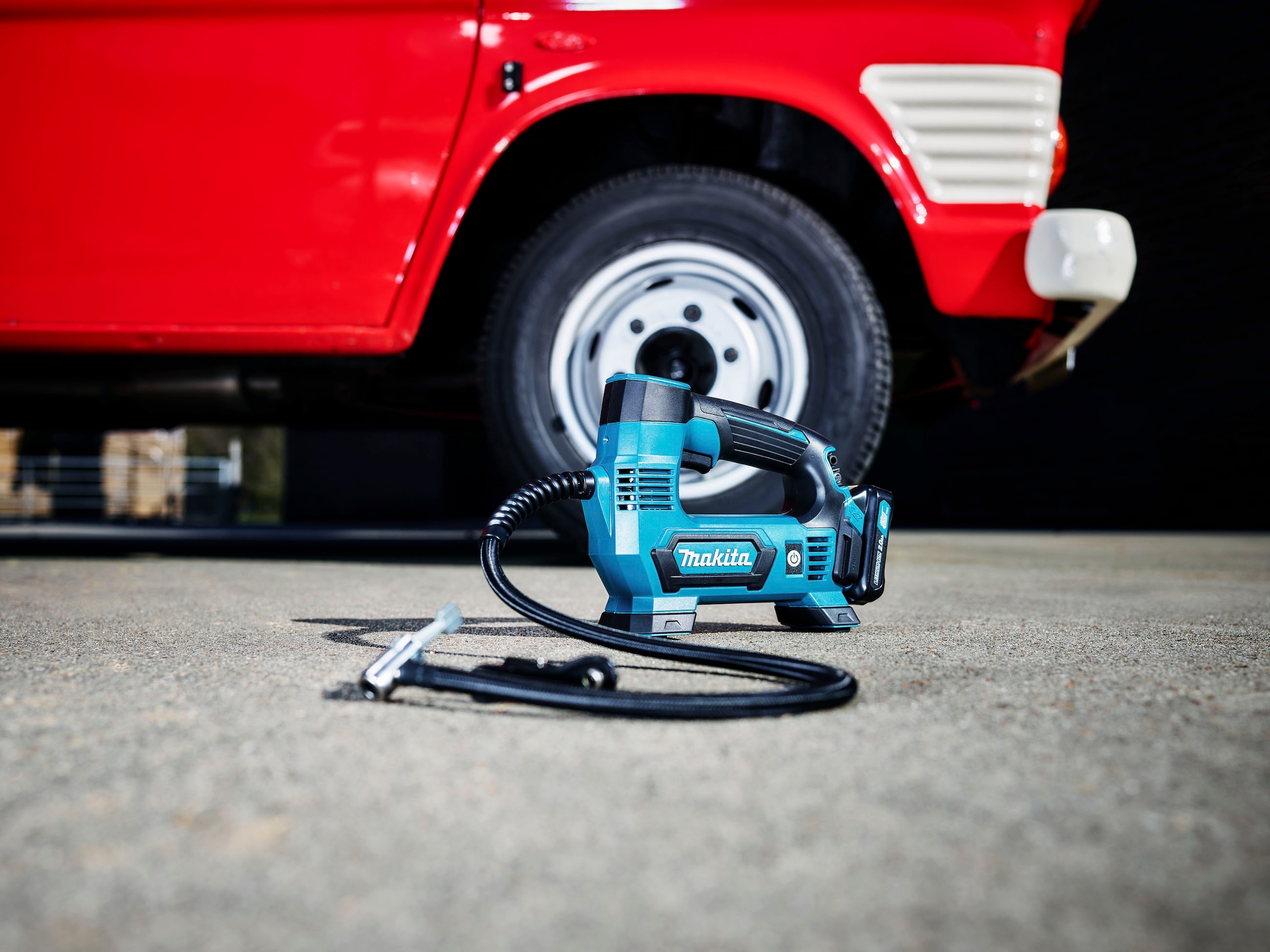 Makita Akku-Handkompressor »12V/14,4V MP100DZ«, zum schnellen und einfachen Befüllen von Reifen, Bällen uvm.