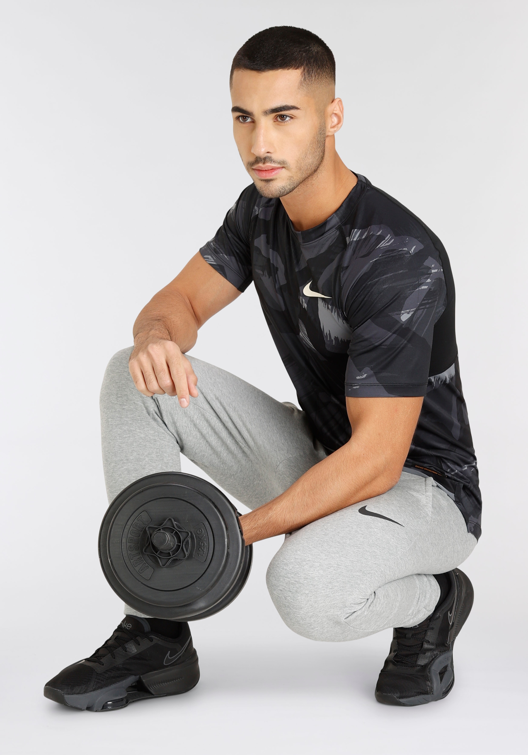 Nike Trainingshose »DRI-FIT MEN'S TAPERED TRAINING PANTS«