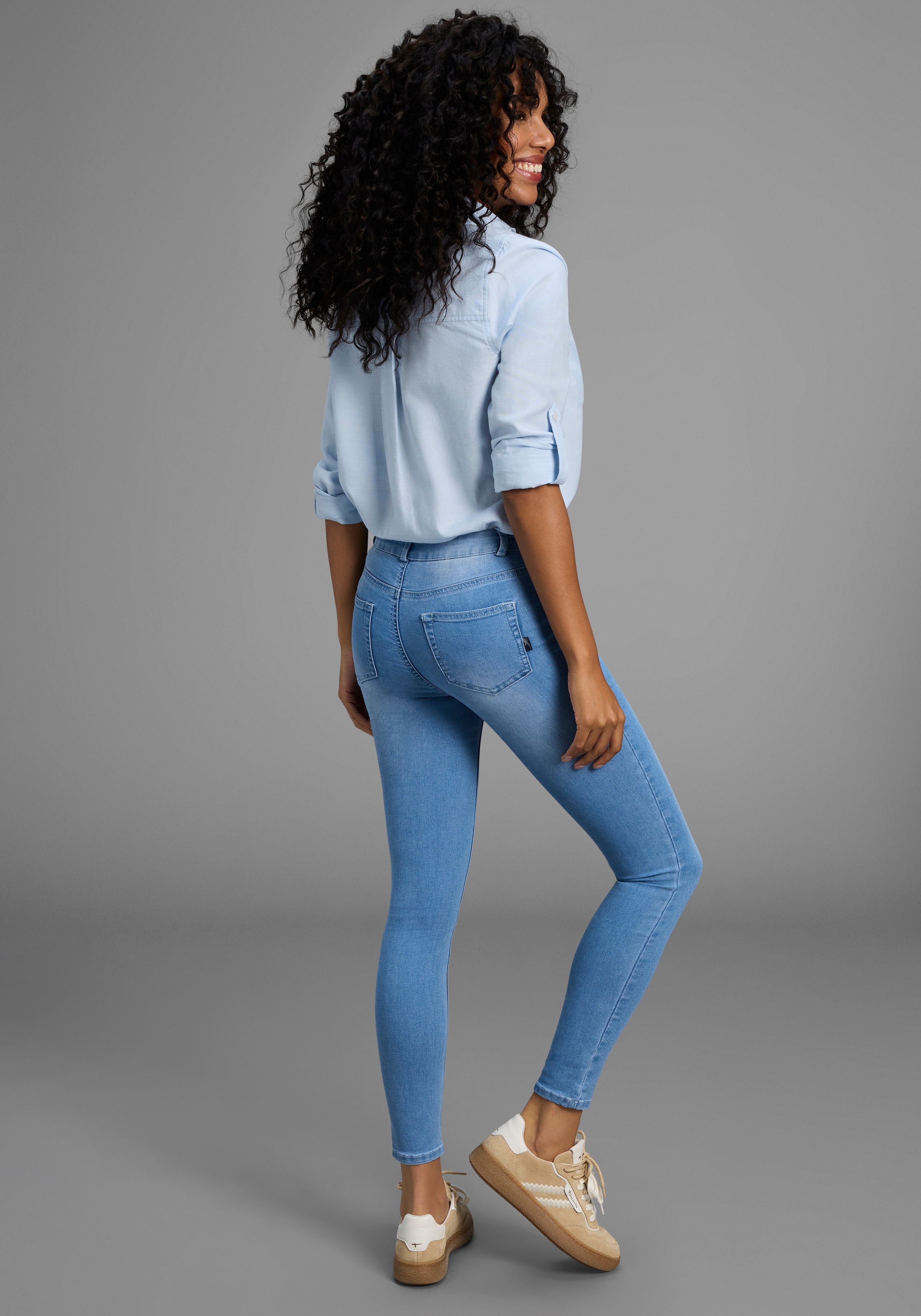 Arizona Skinny-fit-Jeans »Ultra Stretch«, extra-eng geschnittene Beinform, modische Used-Waschung