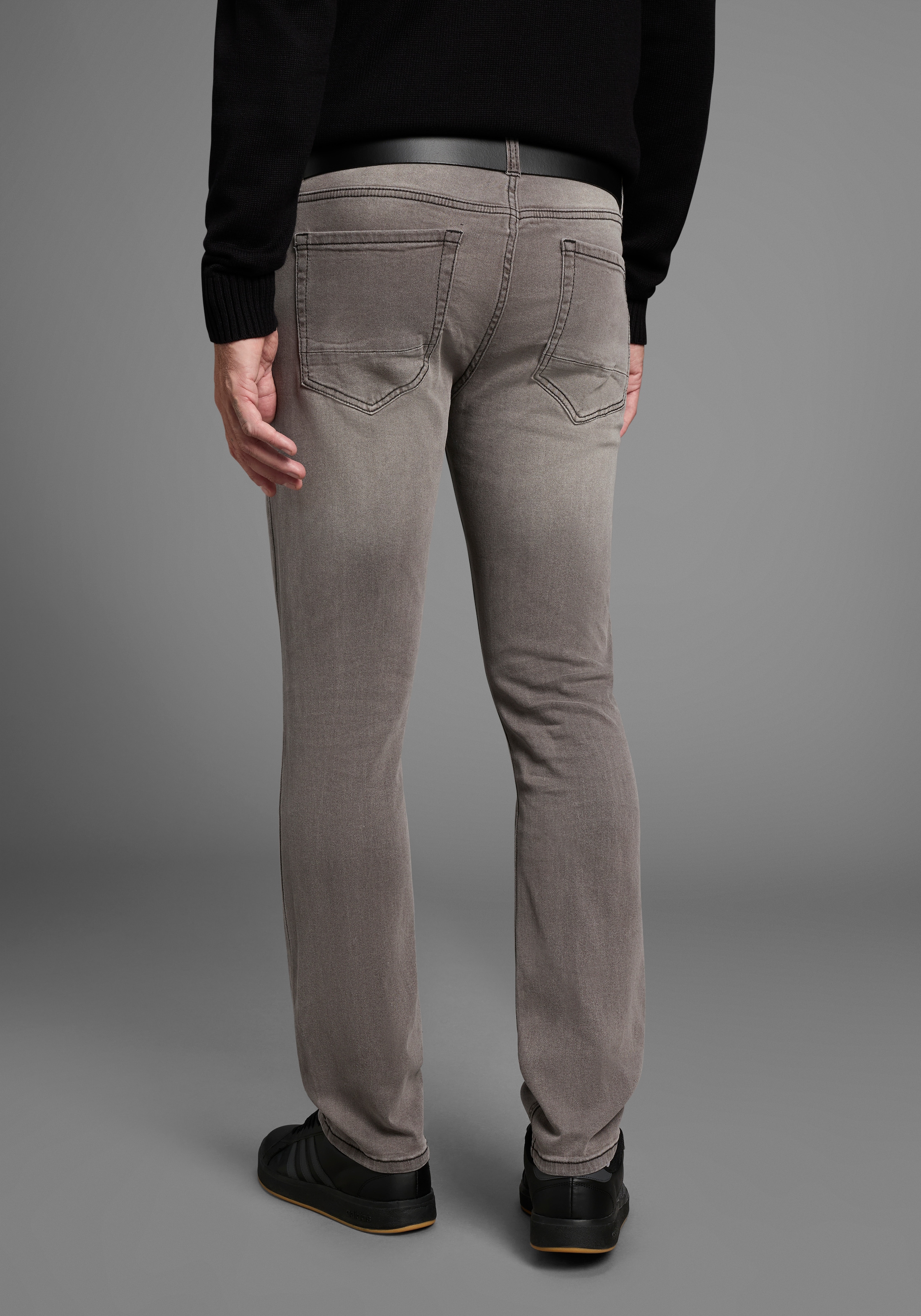 Bruno Banani Straight-Jeans »Hutch«, gerade Beinform, teilweise mit modischen Destroyed-Effekten