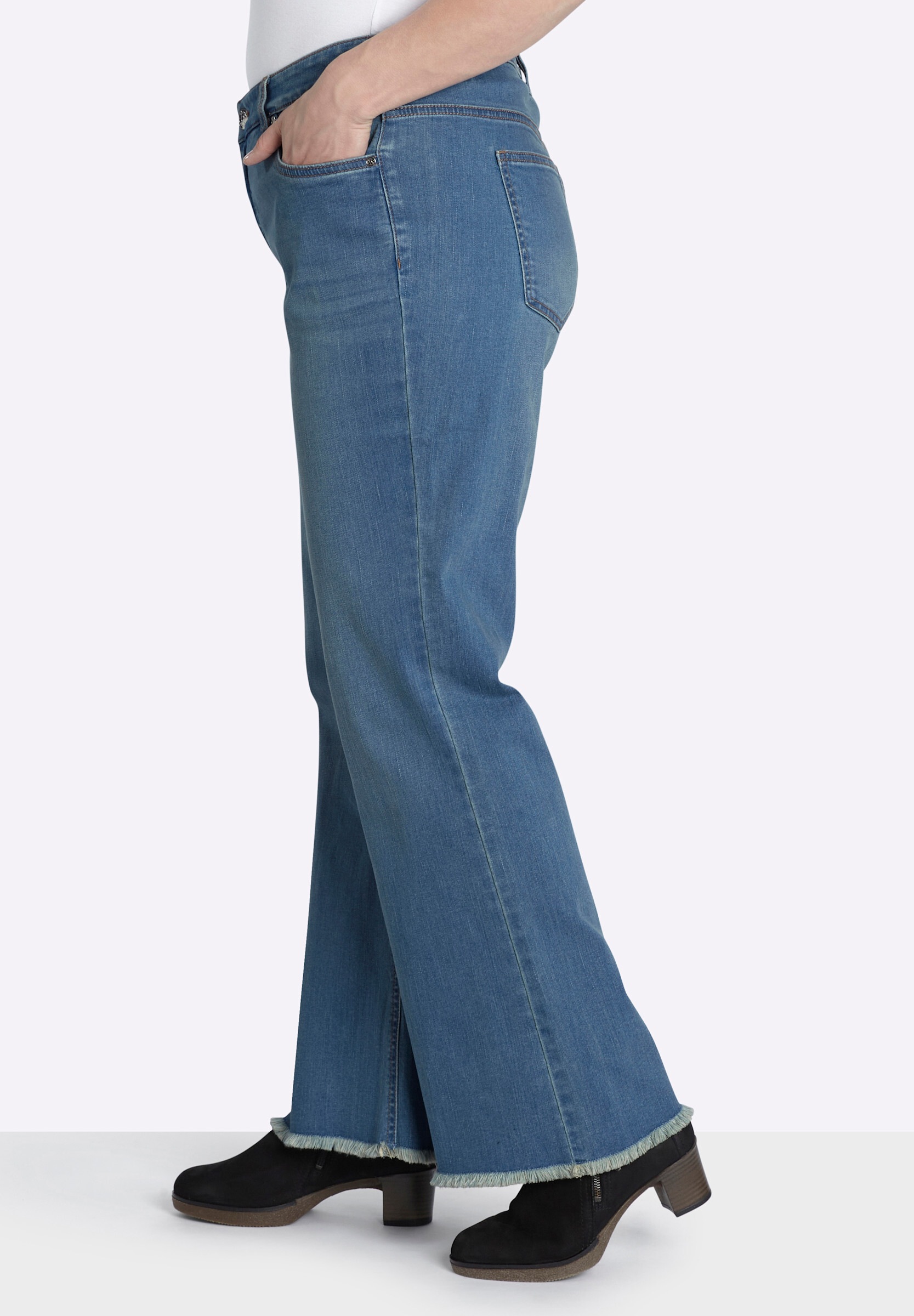 Sheego 5-Pocket-Jeans »Bootcut-Jeans Bootcut-Jeans mit Fransensaum«