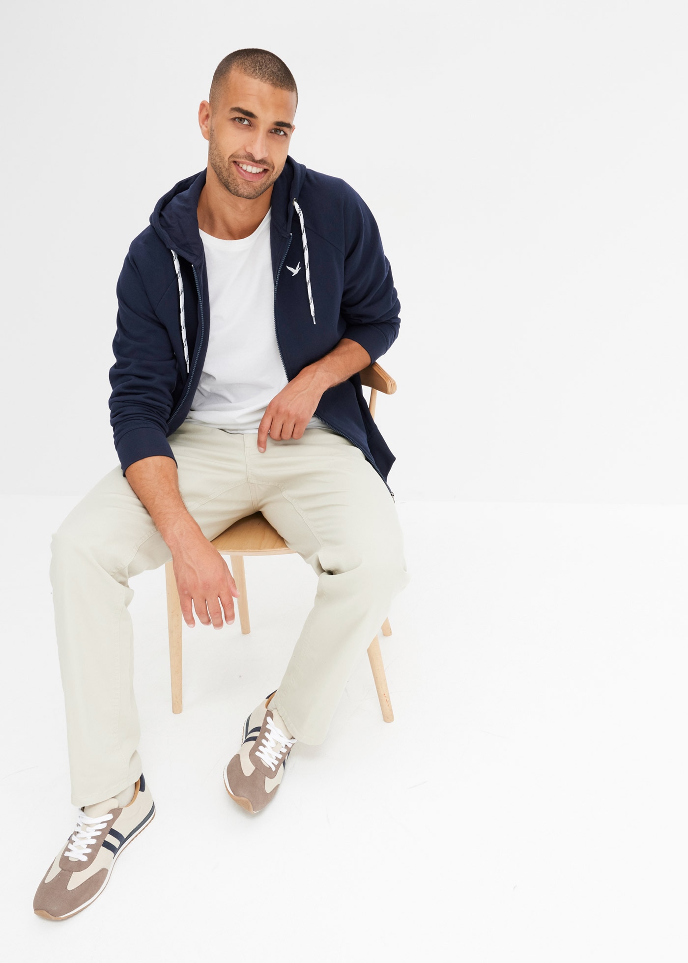 bonprix Kapuzensweatjacke »Kapuzen-Sweatjacke mit Kontrastdetails« Kapuzen-Sweatjacke mit Kontrastdetails