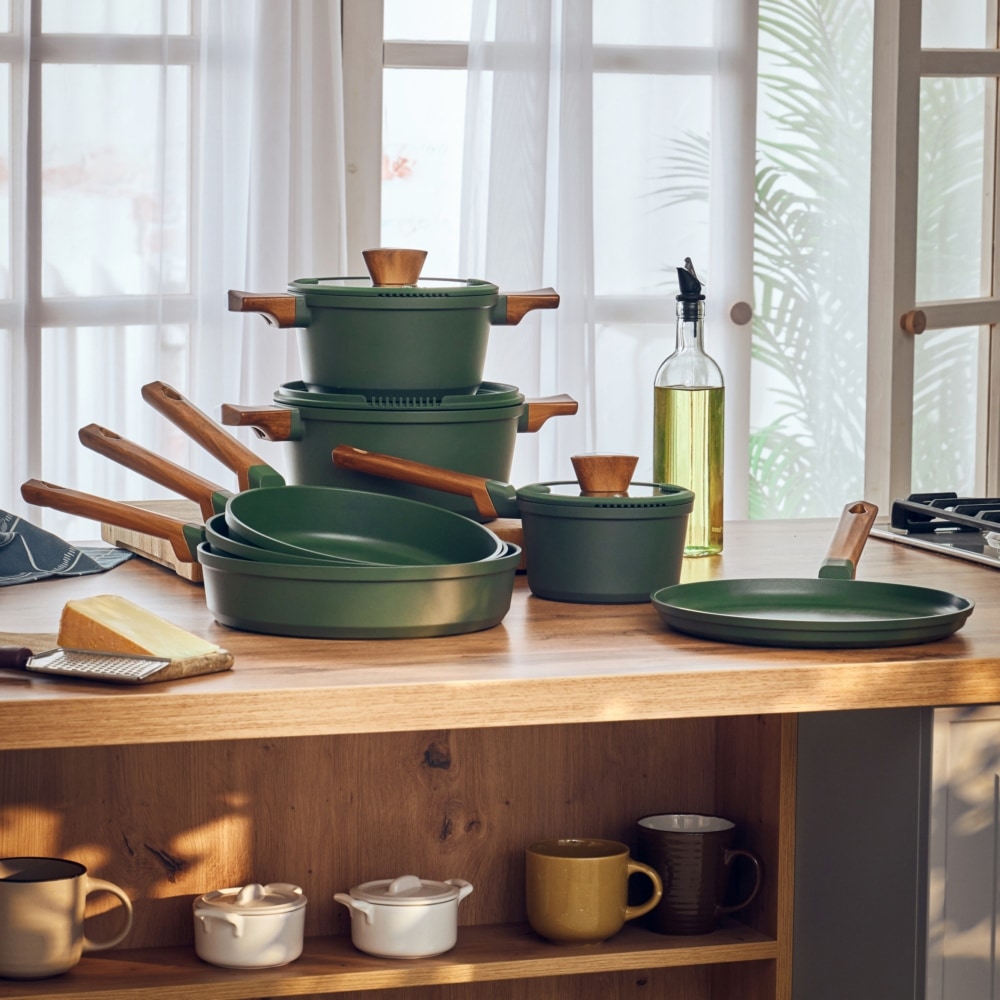 RESTO Kitchenware Bratpfanne »Sadr, Universalpfanne langlebig und spülmaschinenfest«, Aluminiumguss, (1 tlg.), Innere Queenhome-Antihaftbeschichtung für mehr Widerstandsfähigkeit