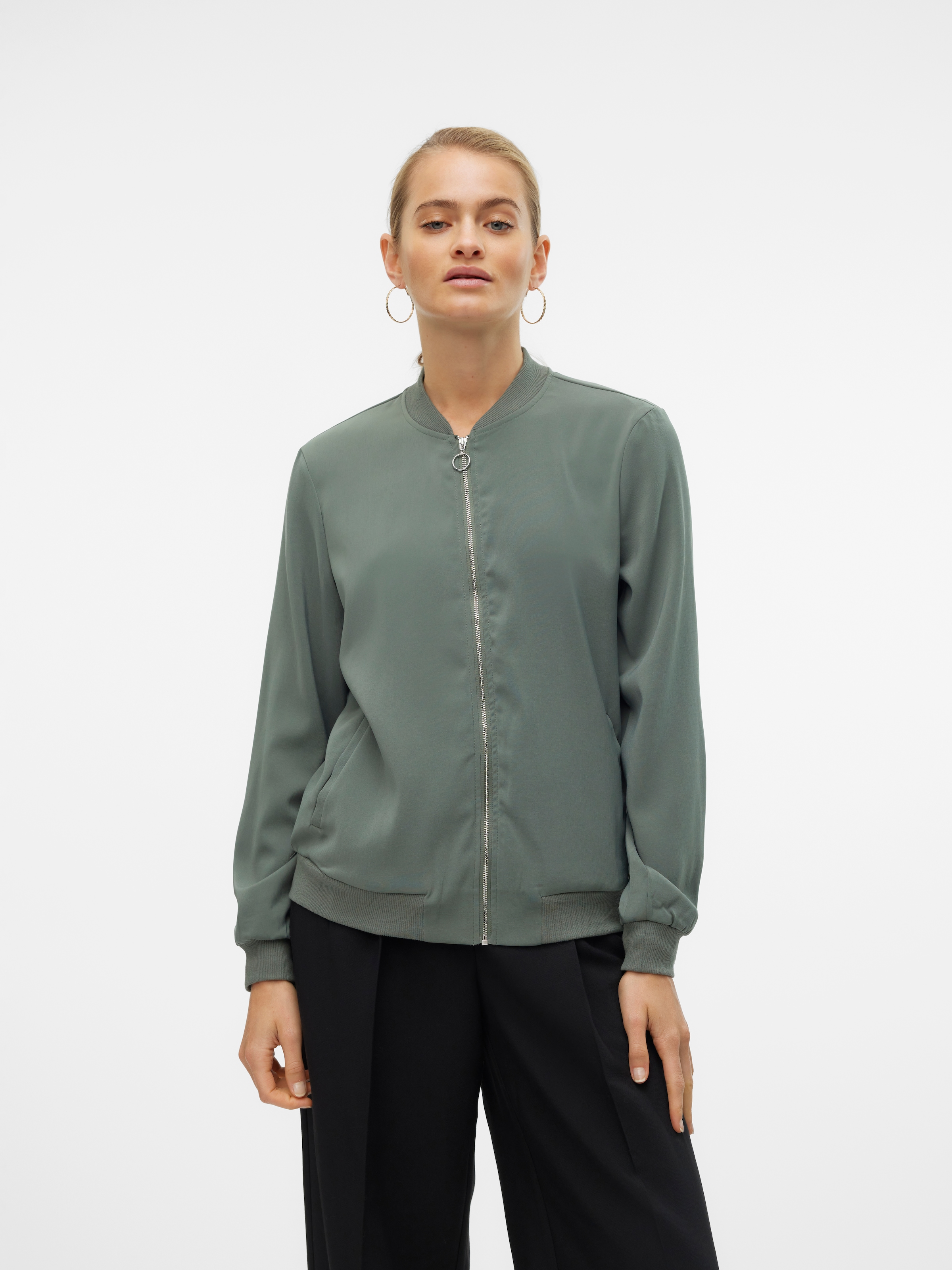 Vero Moda Bomberjacke »VMCOCO L/S BOMBER NOOS« in modisch kurzer Form, mit Stretch