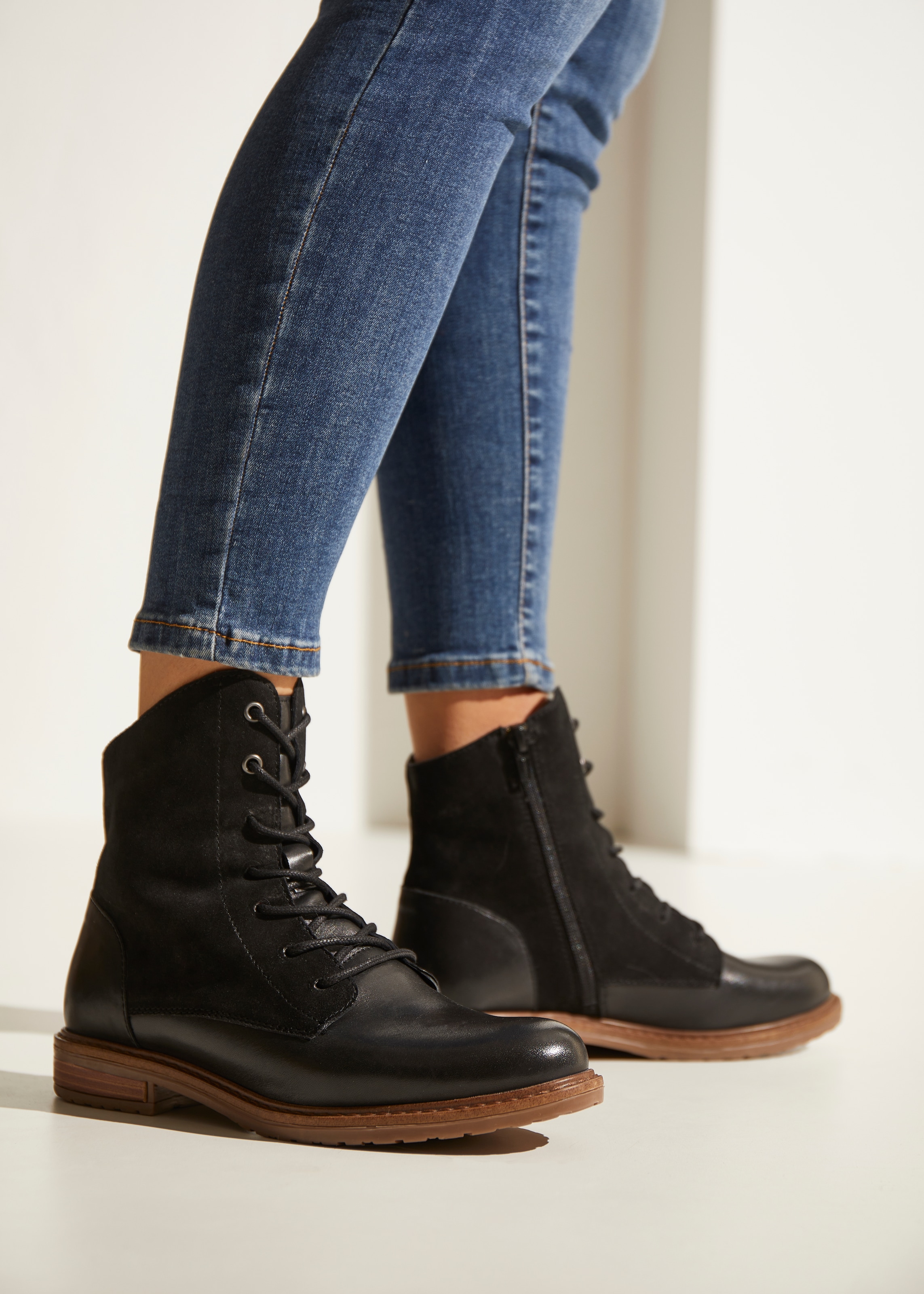 LASCANA Stiefelette »Boots«, aus Leder