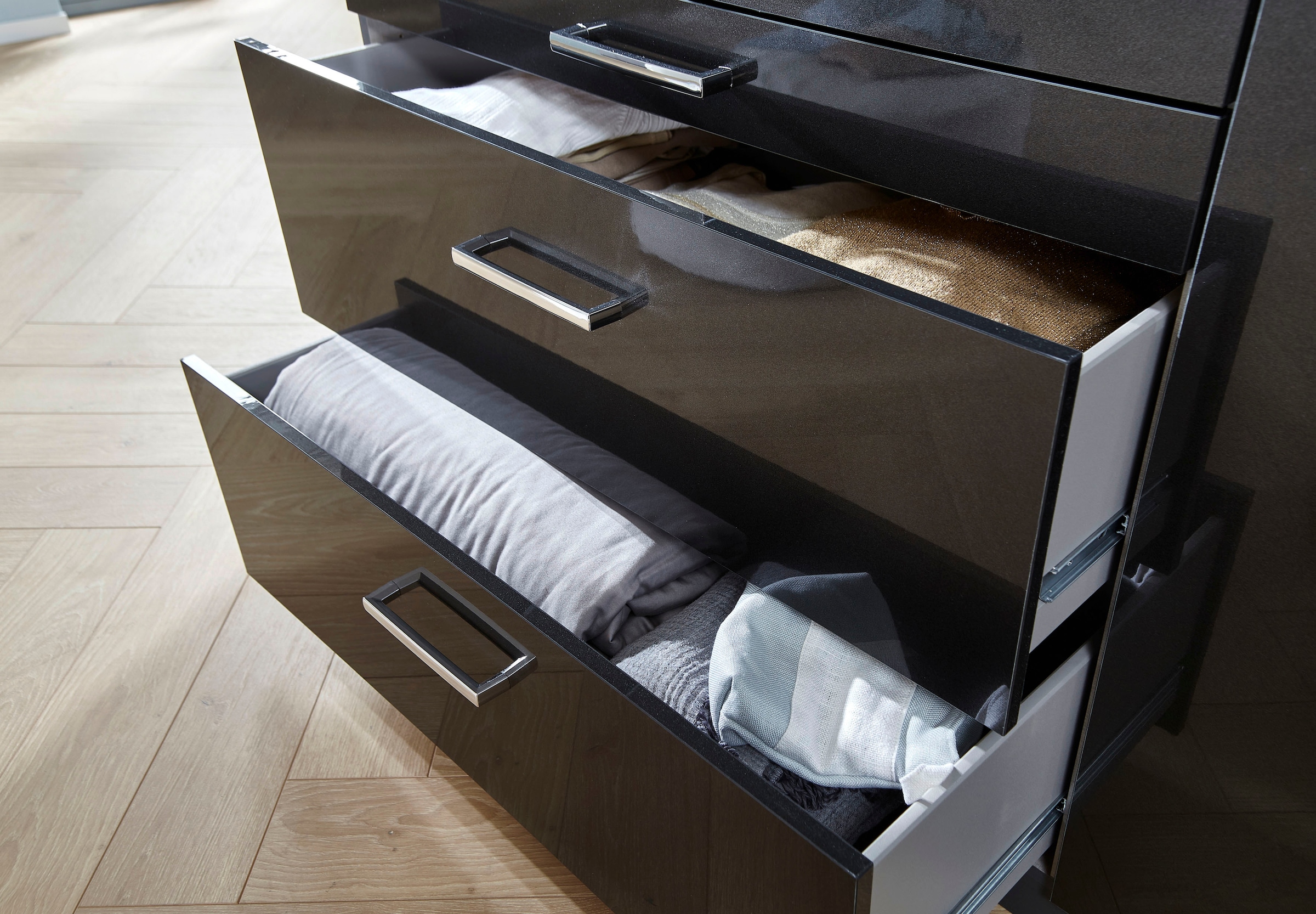rauch Drehtürenschrank »Kleiderschrank Schrank Garderobe Garderobenschrank Topseller HOMBURG«, inkl. Passepartout, oberer Schubkasten mit Einteilung MADE IN GERMANY