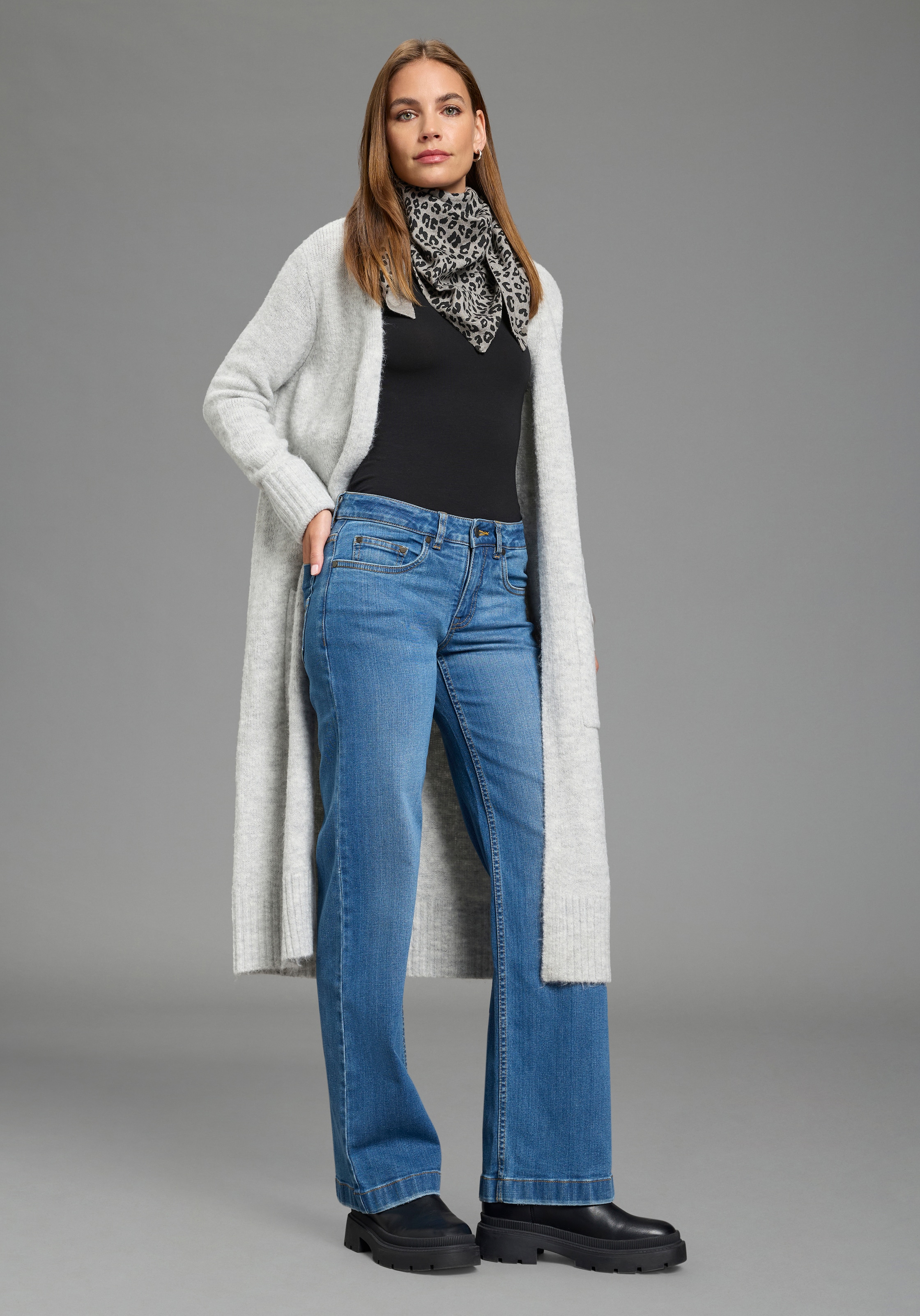 Laura Scott Modeschal »Vielseitig kombinierbar« mit trendigem Leoparden-Alloverdruck - NEW