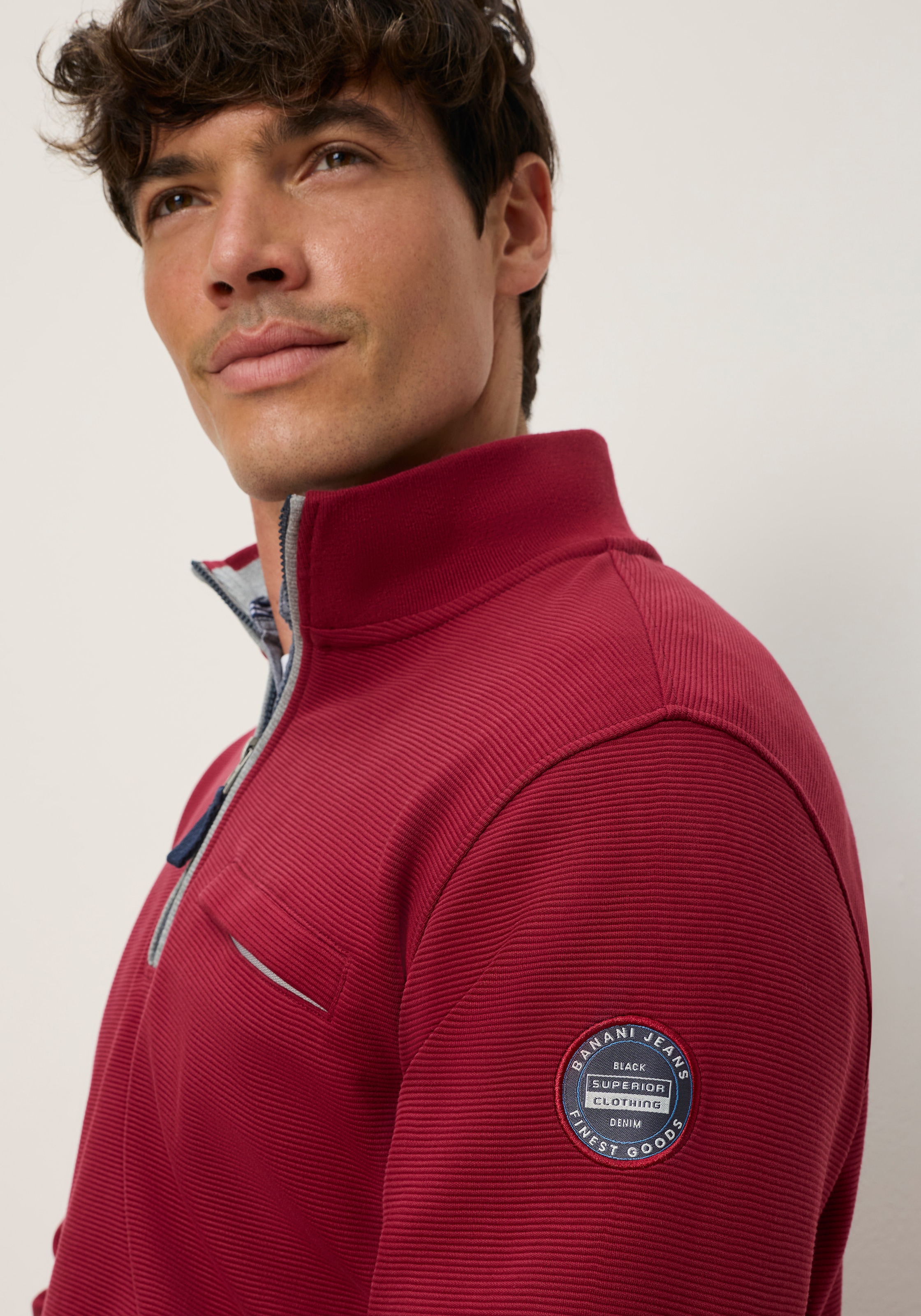 Man's World Sweatshirt »- Sportiv gepflegte Optik für Alltag und Freizeit«, gerippter Oberstoff, Reissverschlusstasche, Kontrastakzente
