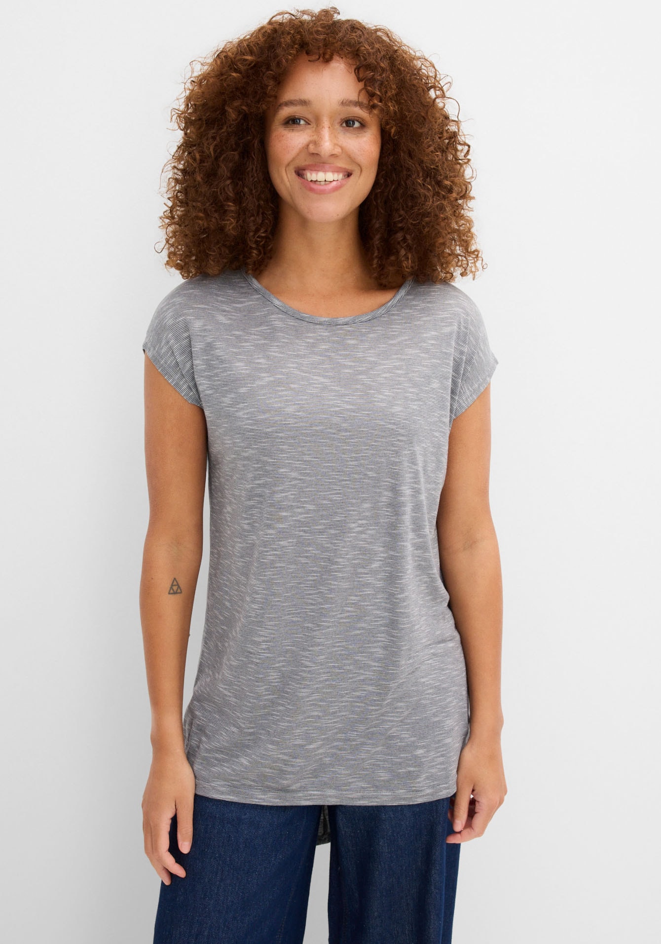 bonprix Longshirt »Longshirt aus Viskose-Mischung« lässige Passform, längeres Rückenteil, abgerundeter Saum