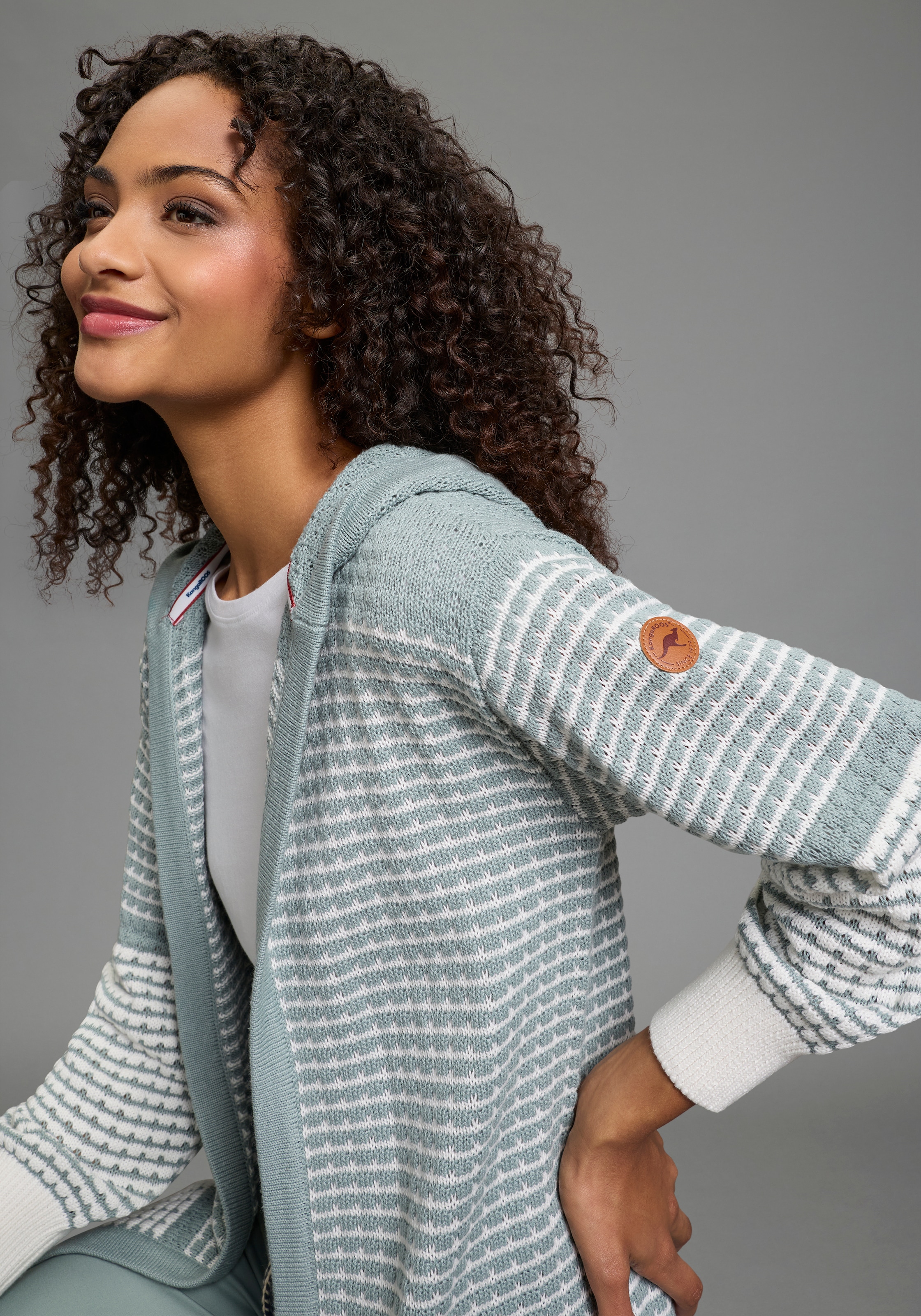 KangaROOS Kapuzenstrickjacke mit angesagtem Strickmuster