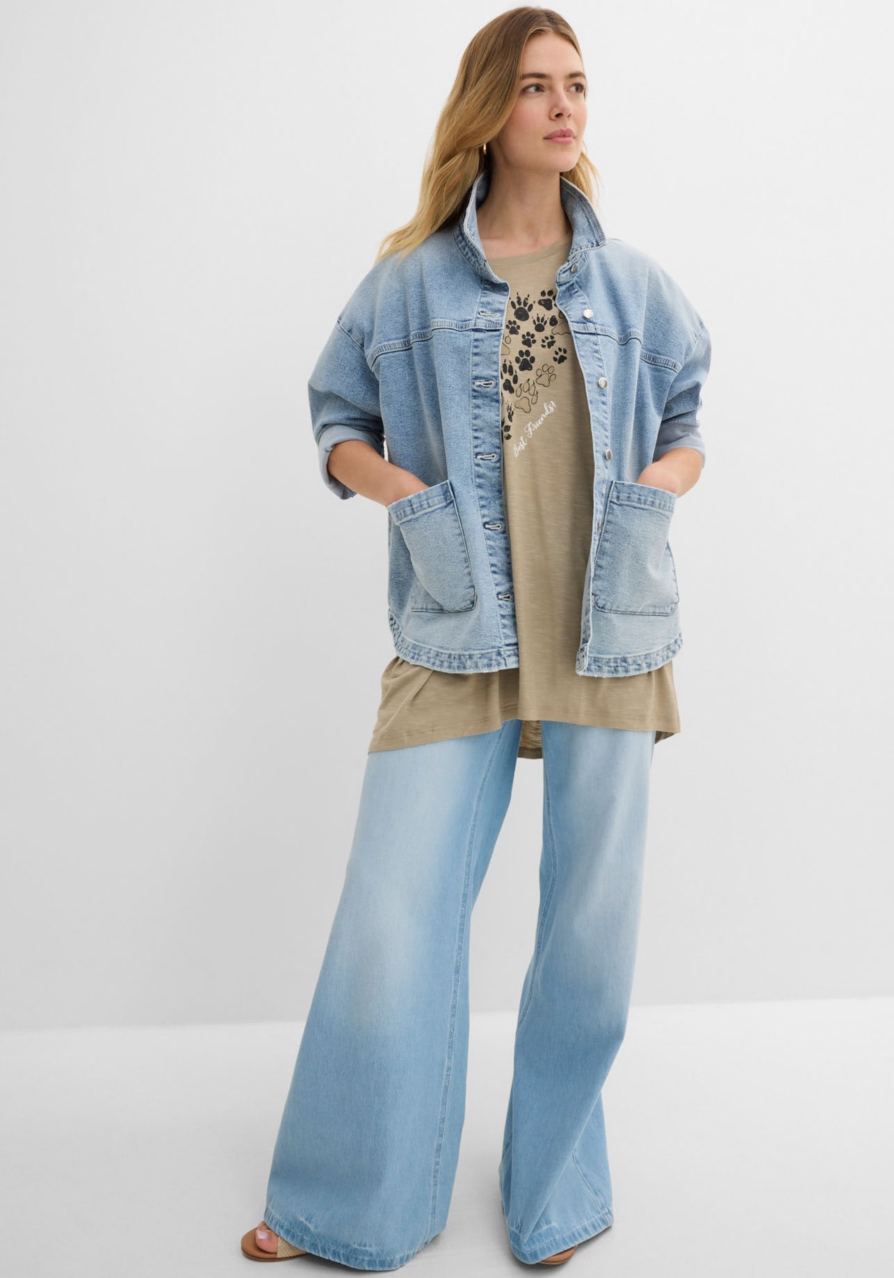 bonprix T-Shirt Oversize-Passform, Kurzarm, mit dekorativem Druck, aus Viskose