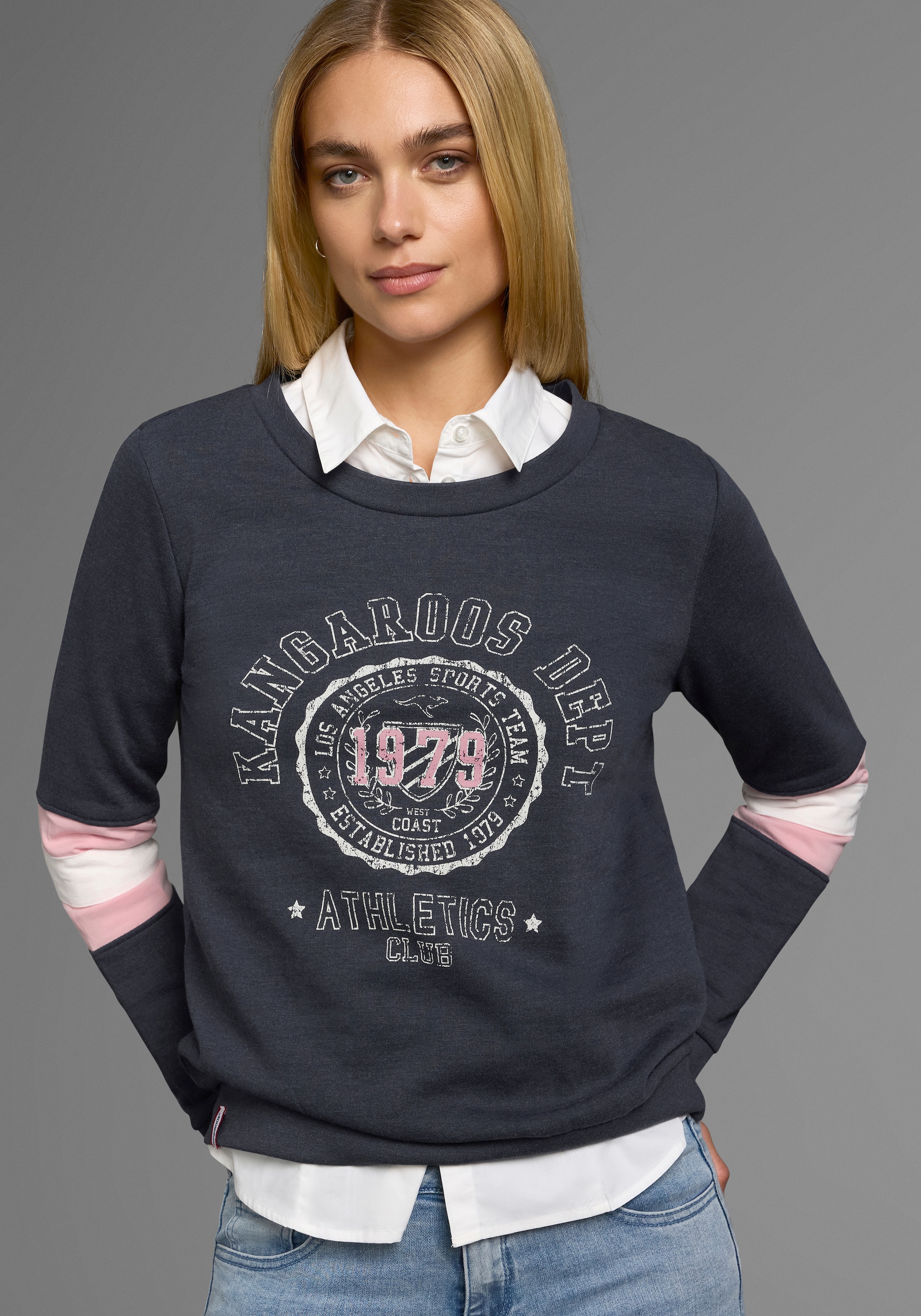 KangaROOS Sweatshirt, Langarm, figurumschmeichelnde Passform, bedruckte Optik