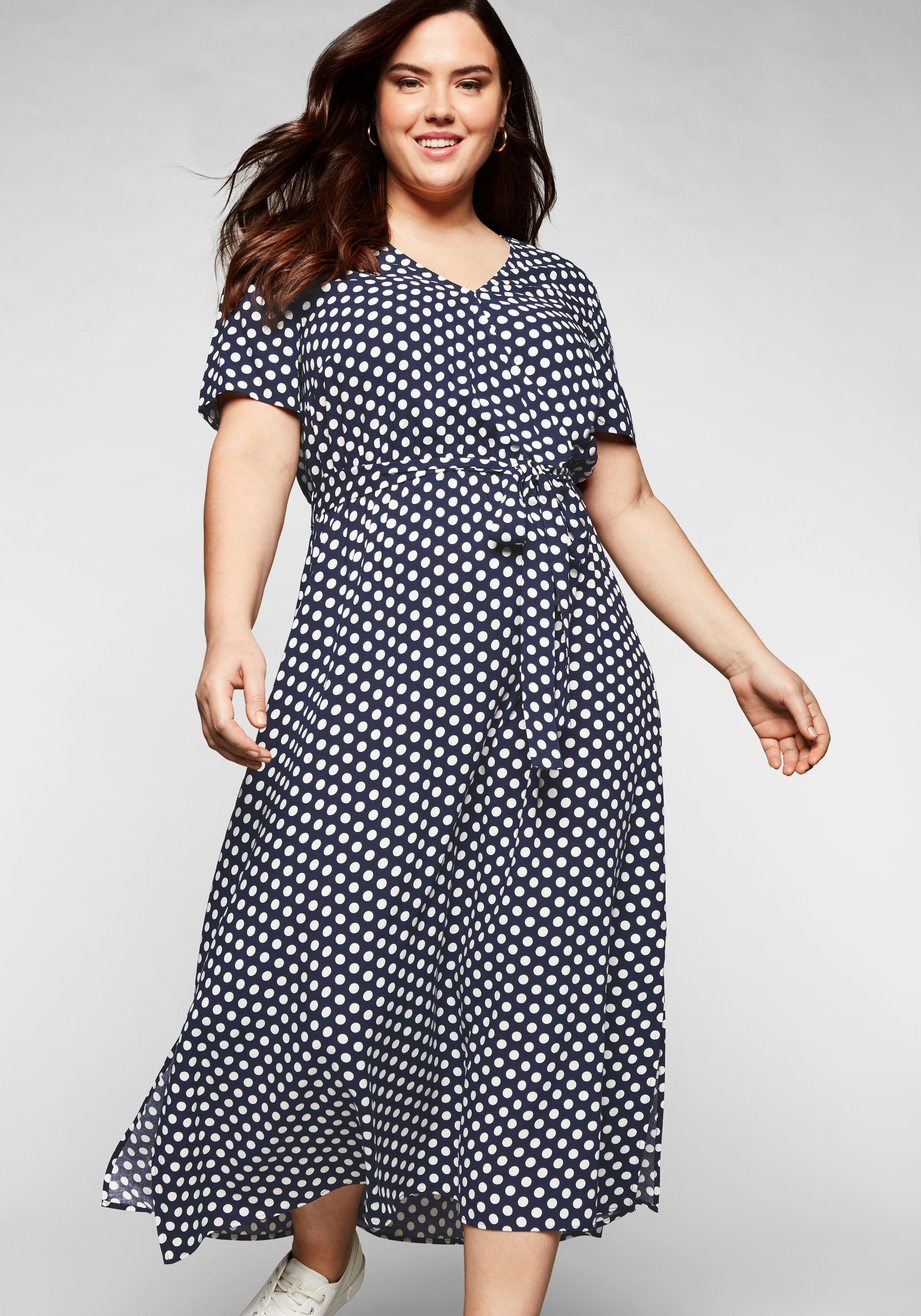 sheego by Joe Browns Maxikleid, mit Pünktchendruck, in Wickeloptik