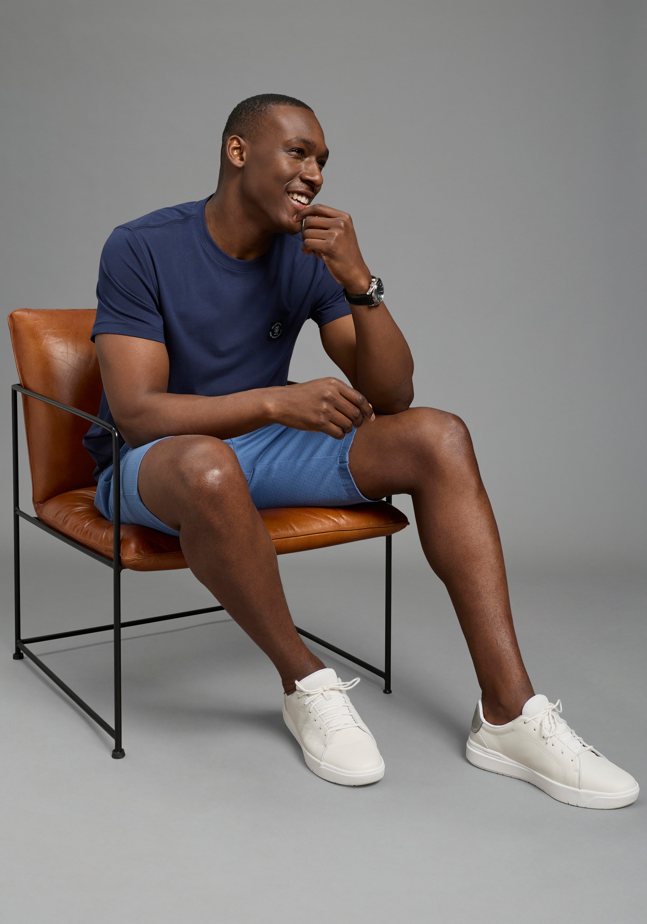 DELMAO Rundhalsshirt »Neue Kollektion!« casual Stil, Kurzarm, normale Passform, mit Print-Applikation