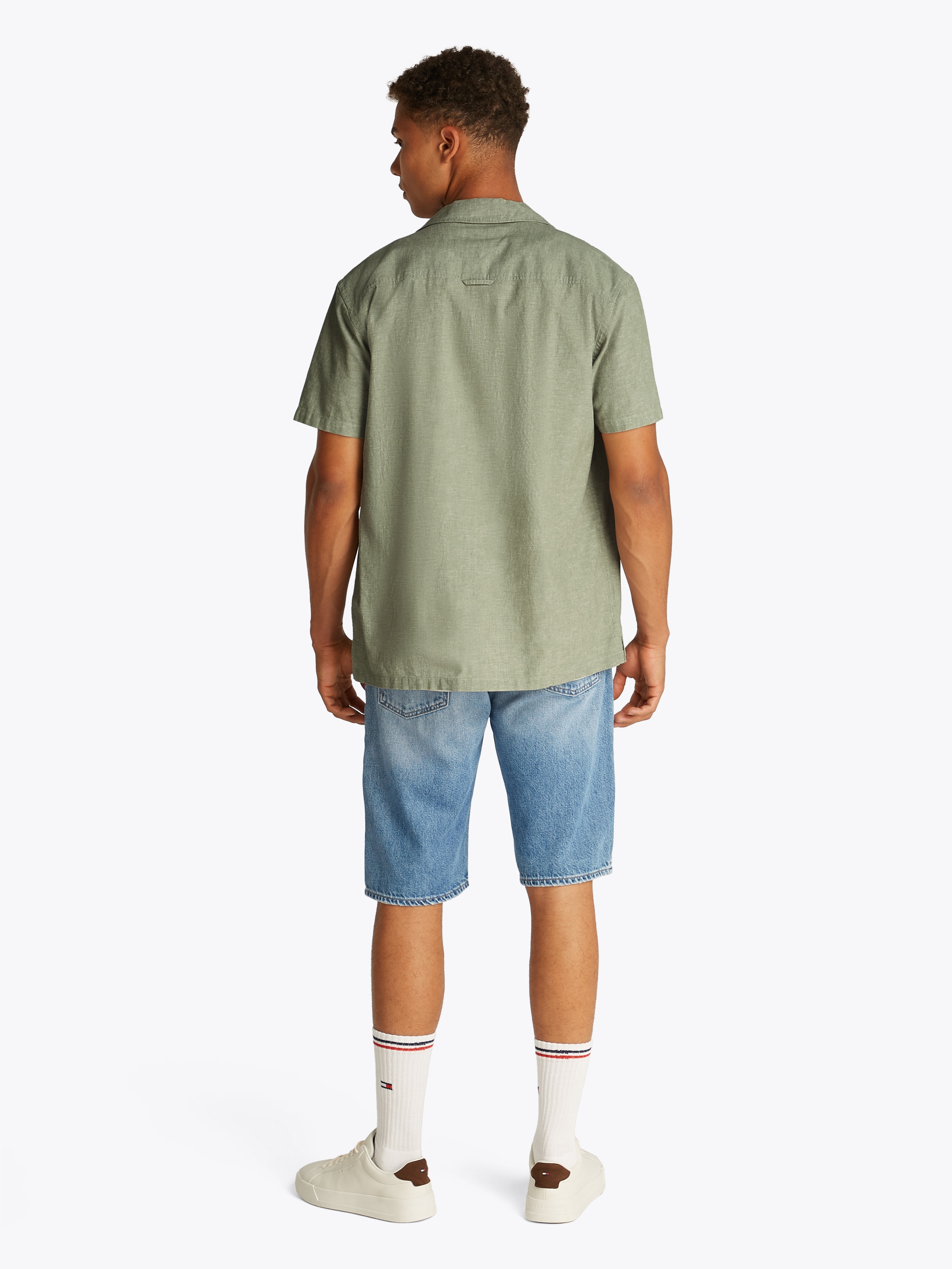 Tommy Jeans Plus Kurzarmhemd »TJM LINEN BLEND CAMP SS EXT«, Mit V-Ausschnitt