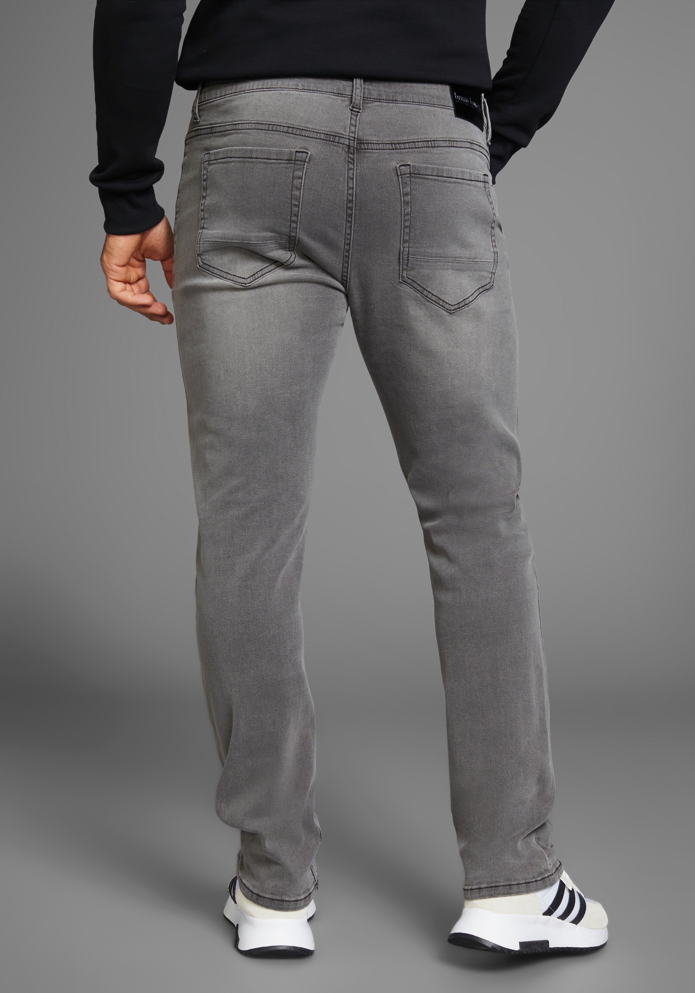 Bruno Banani Straight-Jeans »Hutch«, gerade Beinform, teilweise mit modischen Destroyed-Effekten