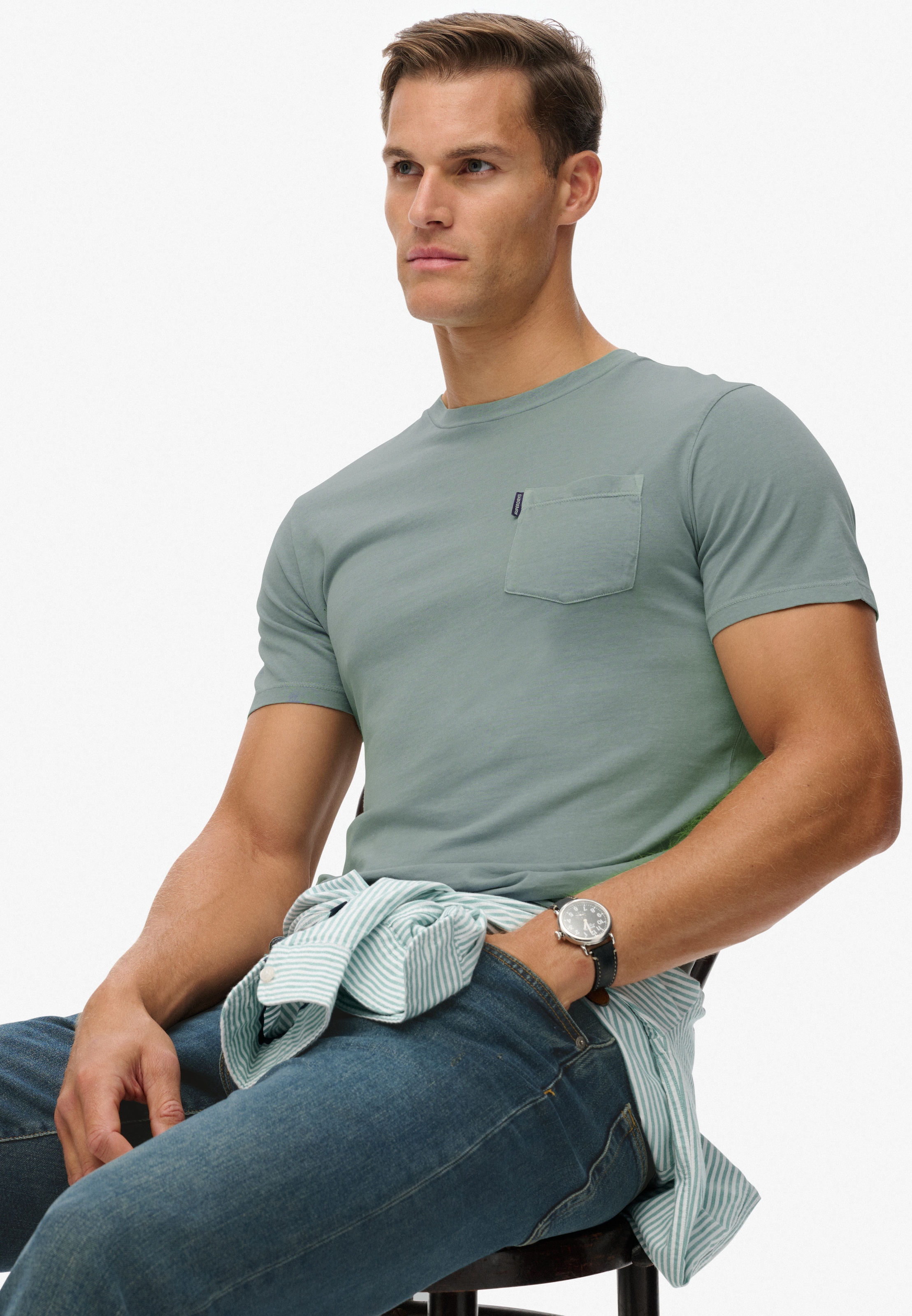 Superdry Rundhalsshirt »CLASSIC ESSENTIAL POCKET TEE«, mit stylischer, aufgesetzter Brusttasche